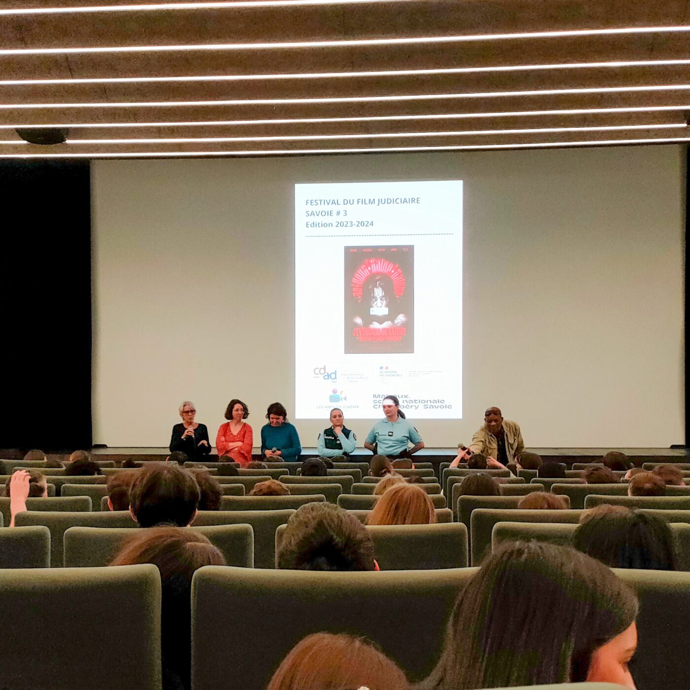 Cyber-harcèlement : "Il ne faut pas grand chose pour participer à cela" episode artwork