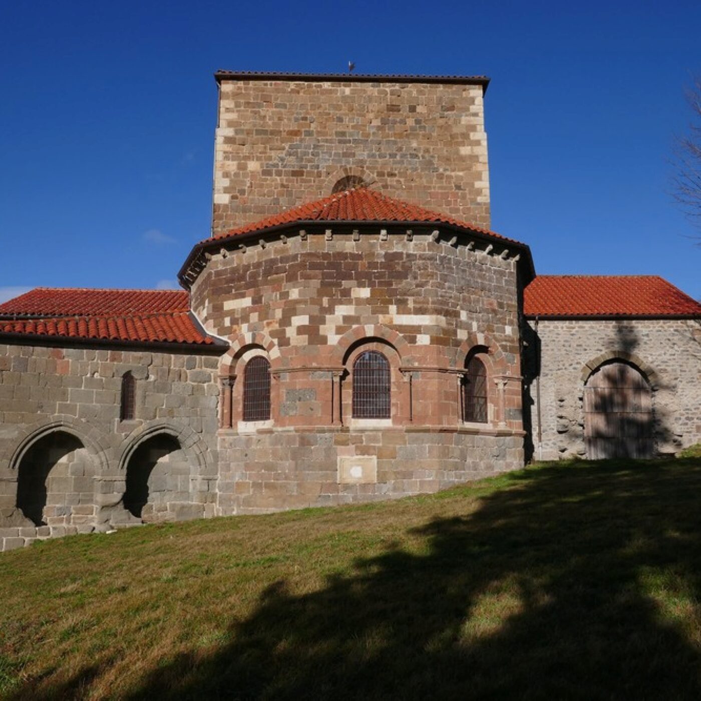 Gilles Bayon de la Tour - un colloque sur l'abbaye de Doue episode artwork