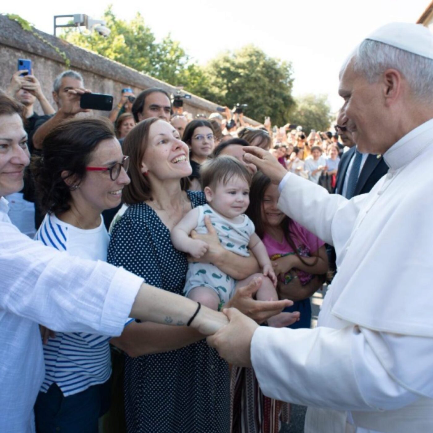 Le pape Léon XIV prend ses vacances : bienvenue au palais de Castel Gandolfo  episode artwork