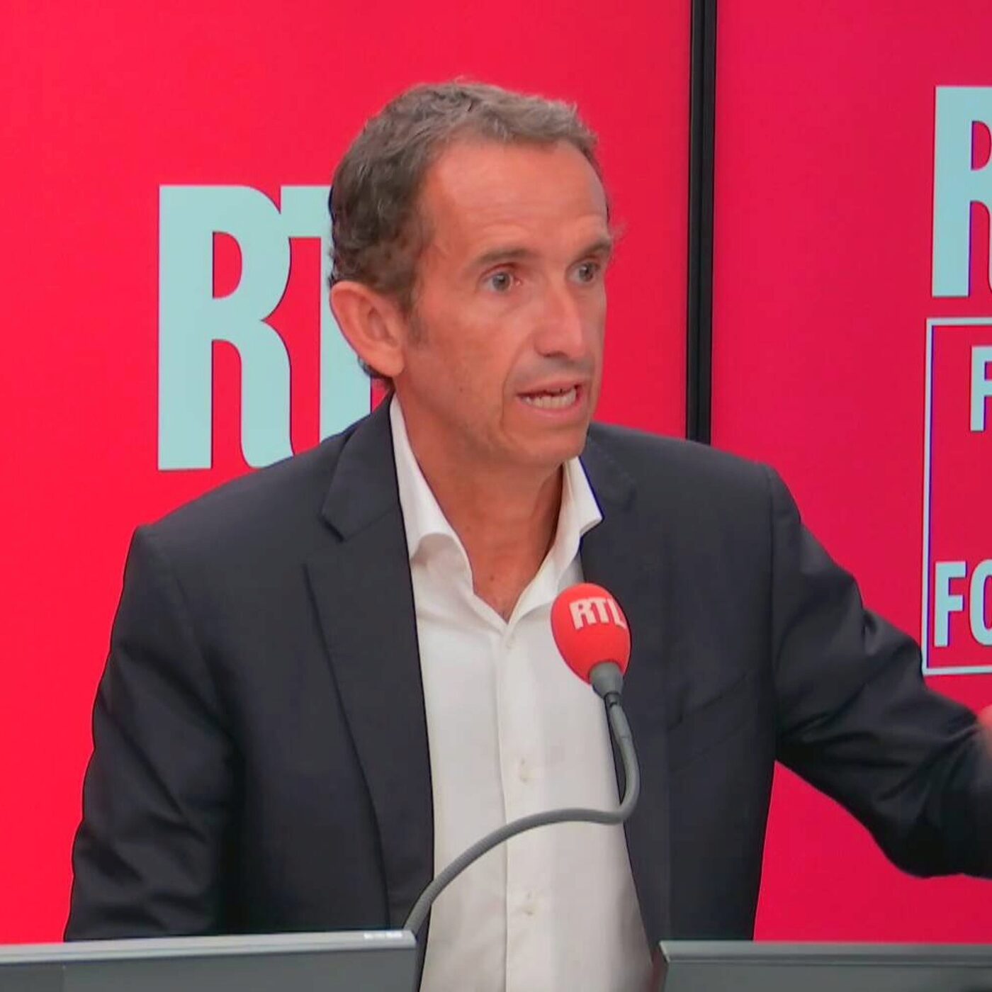 Alexandre Bompard, PDG de Carrefour, annonce des prix sur l'alimentaire stables et "un panier de rentrée scolaire en baisse de 14%" episode artwork