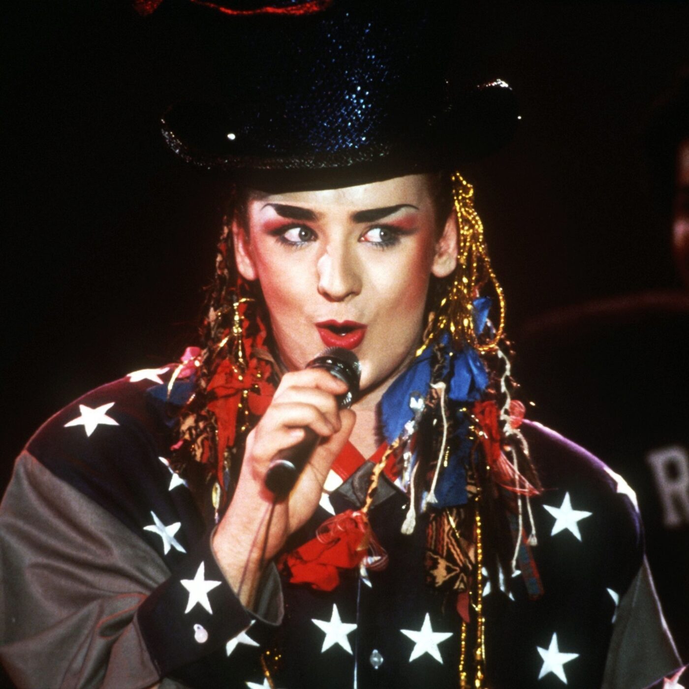 Boy George, le flamboyant New Romantic, figure marquante de la New Wave par son style révolutionnaire et ses tubes planétaires Boy George, le flamboyant New Romantic, figure marquante de la New Wave par son style révolutionnaire et ses tubes planétaires