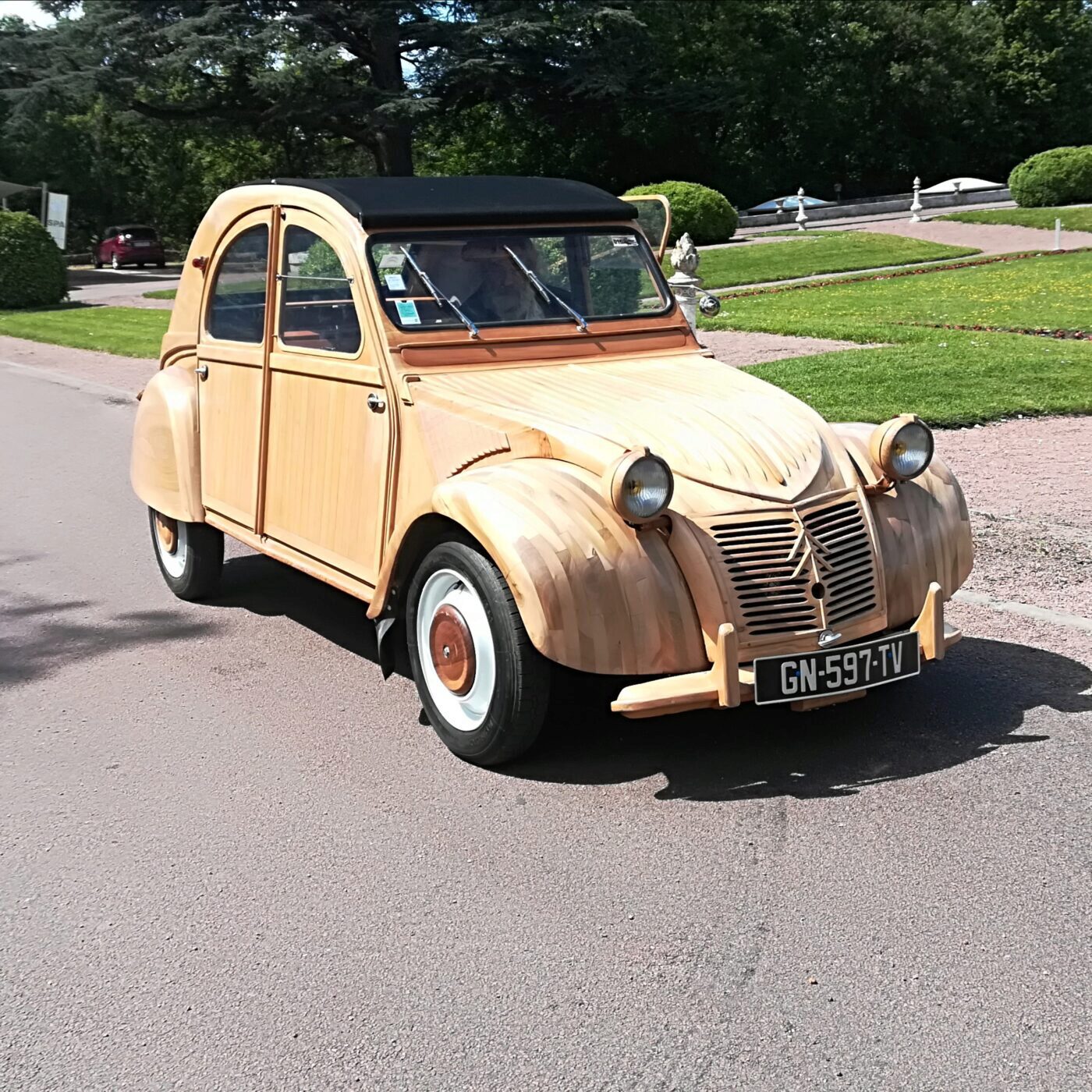 L'unique 2 CV en bois qui roule au monde ! episode artwork