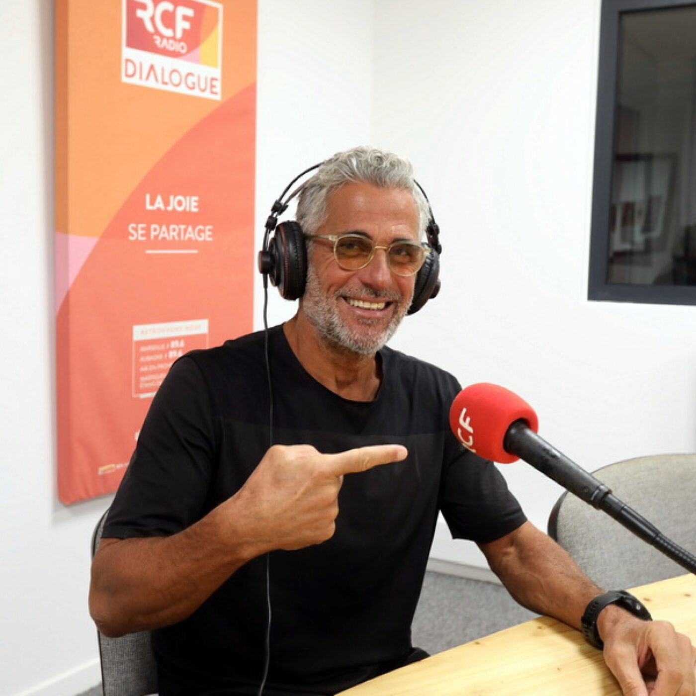 Ara Khatchadourian, sportif de l'extrême relève le défi "plank for peace" episode artwork