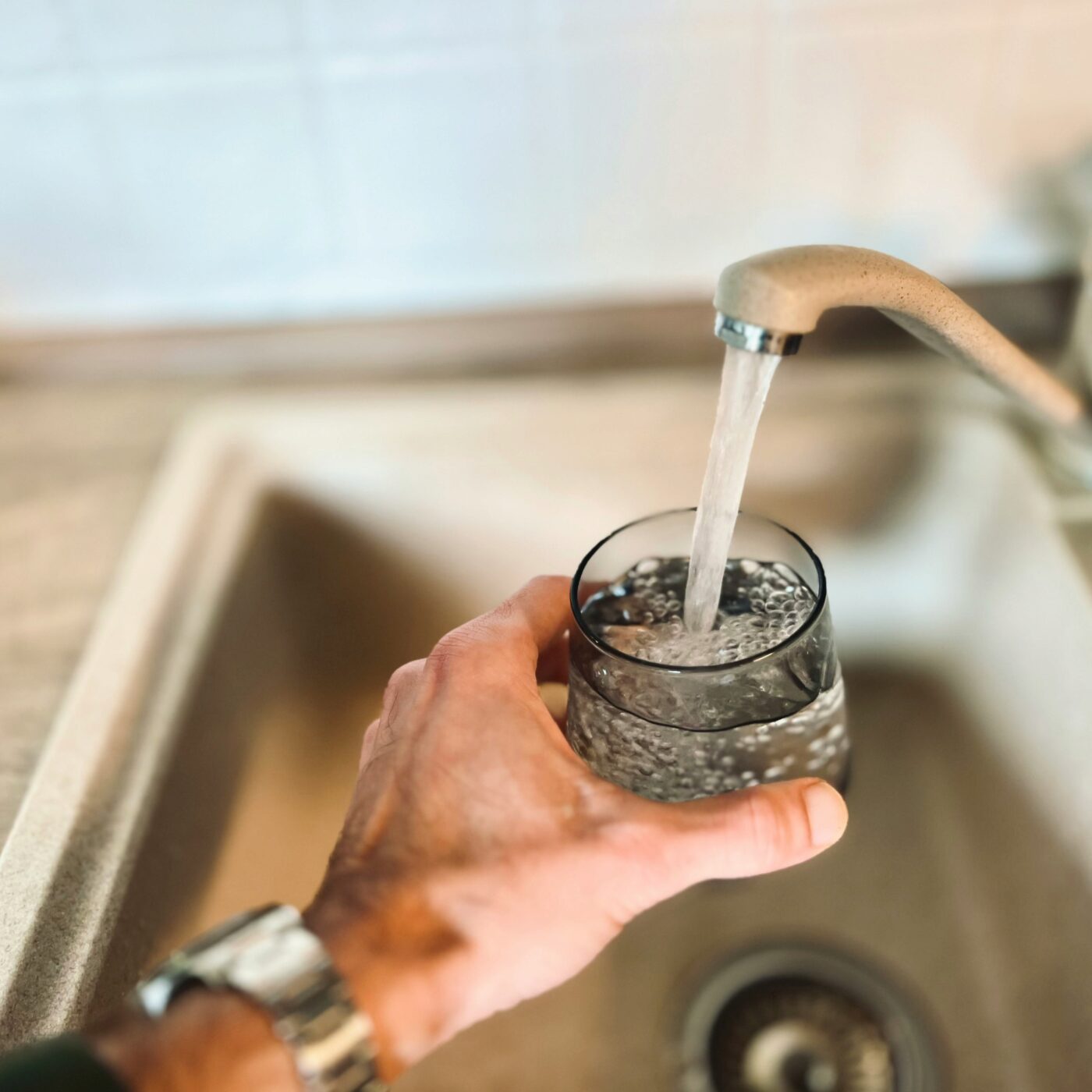 « Même l'eau de pluie au Tibet est contaminée par les PFAS », alerte Lucie Gaillot Durand, membre du collectif PFAS Contre Terre  episode artwork
