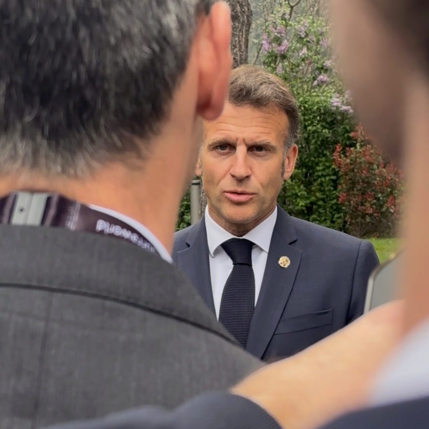 episode cover Emmanuel Macron a pointé la hausse des carburants et les conséquences en ruralité -  il assure que « le gouvernement fait le maximum ».