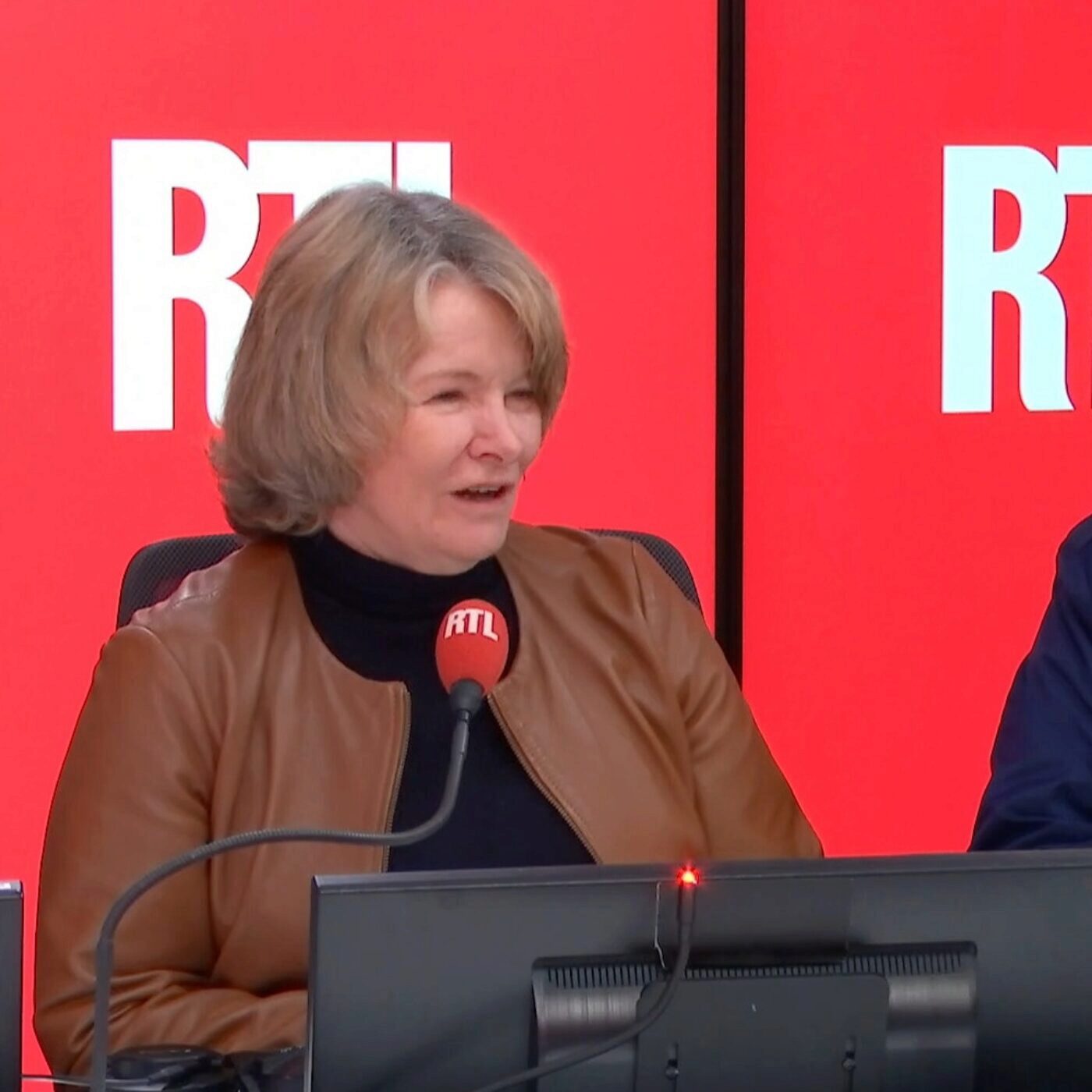 "On voudrait aussi vous admirer en dehors du terrain" : sur RTL, la mère et le beau-père de Christophe Gleizes, journaliste détenu en Algérie, lancent un appel à Zidane, Mbappé et Benzema "On voudrait aussi vous admirer en dehors du terrain" : sur RTL, la mère et le beau-père de Christophe Gleizes, journaliste détenu en Algérie, lancent un appel à Zidane, Mbappé et Benzema