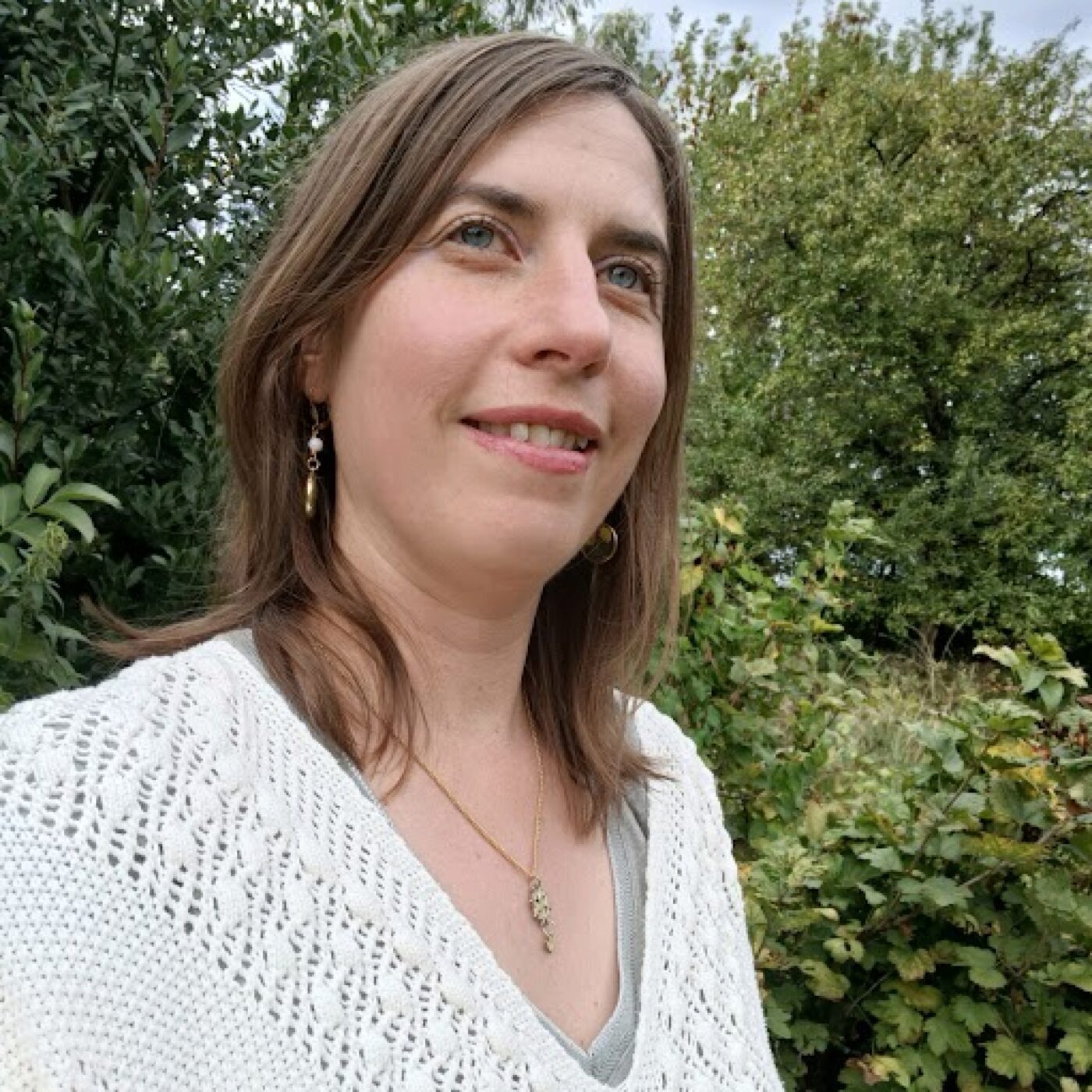Claire des Mesnards | Pesticides : la santé face aux intérêts économiques episode artwork