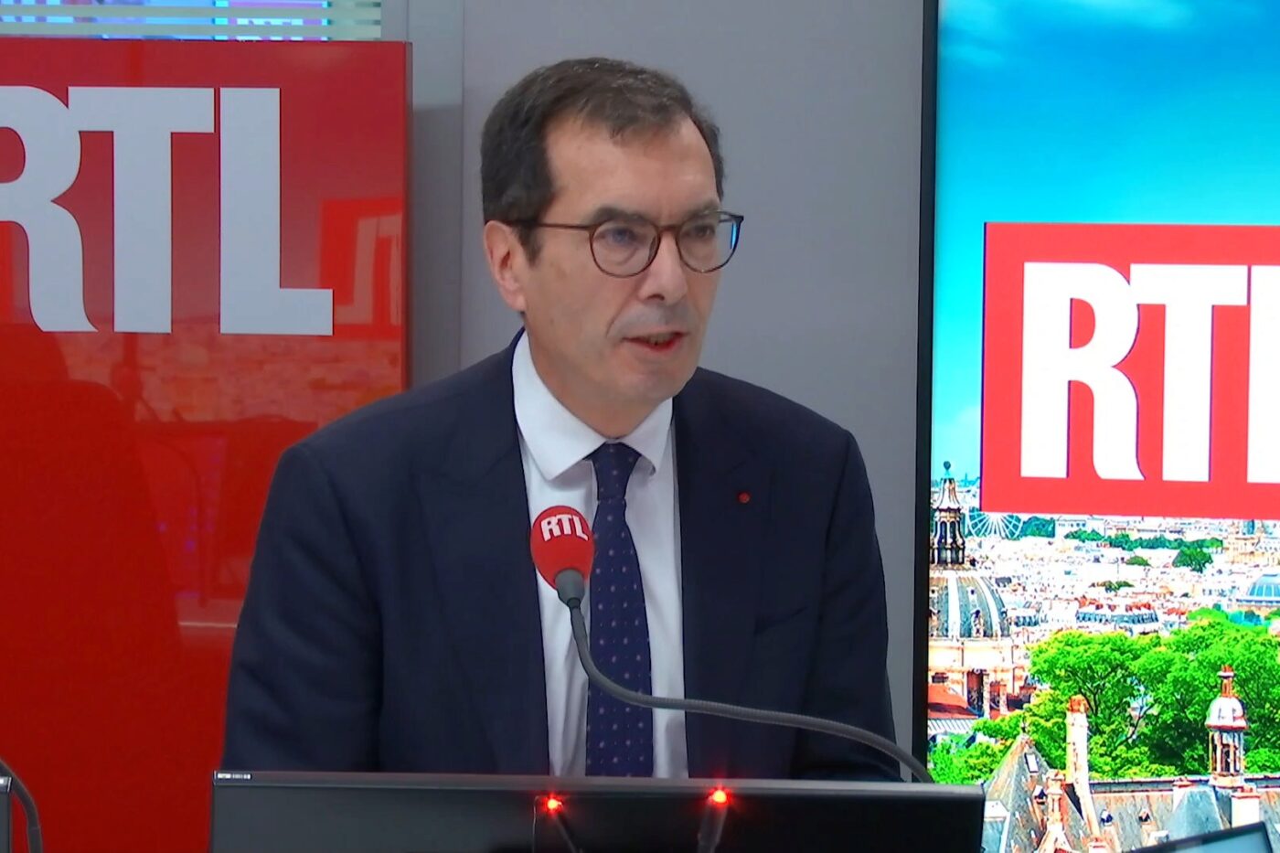 "On peut être amené à baisser les prestations" : sur RTL, la mise en garde du ministre du Travail  en cas d'absence de vote du budget de la Sécu