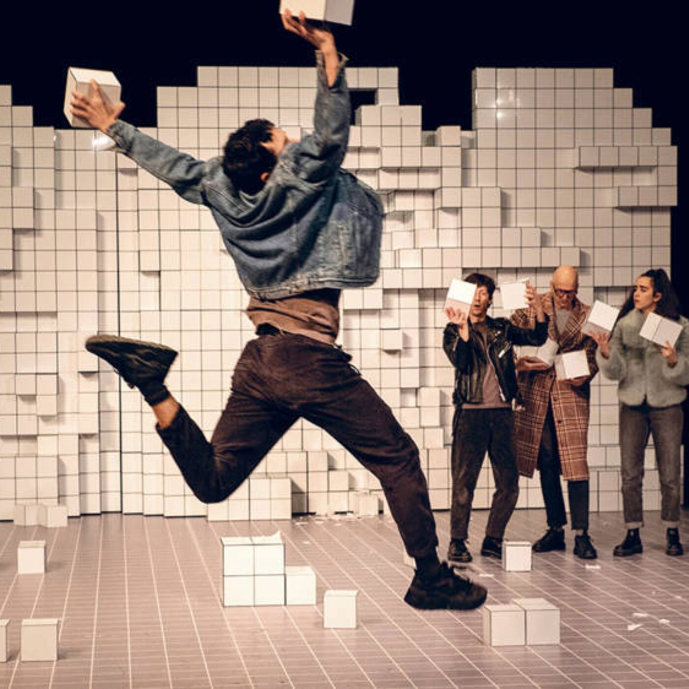 "Rhinocéros" d'Eugène Ionesco à la Maison de la culture d'Amiens episode artwork