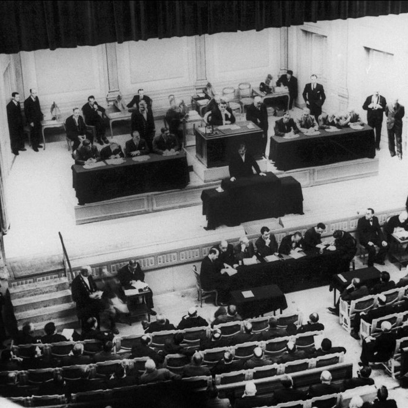 10 juillet 1940: Les pleins-pouvoirs sont accordés au Maréchal Pétain episode artwork