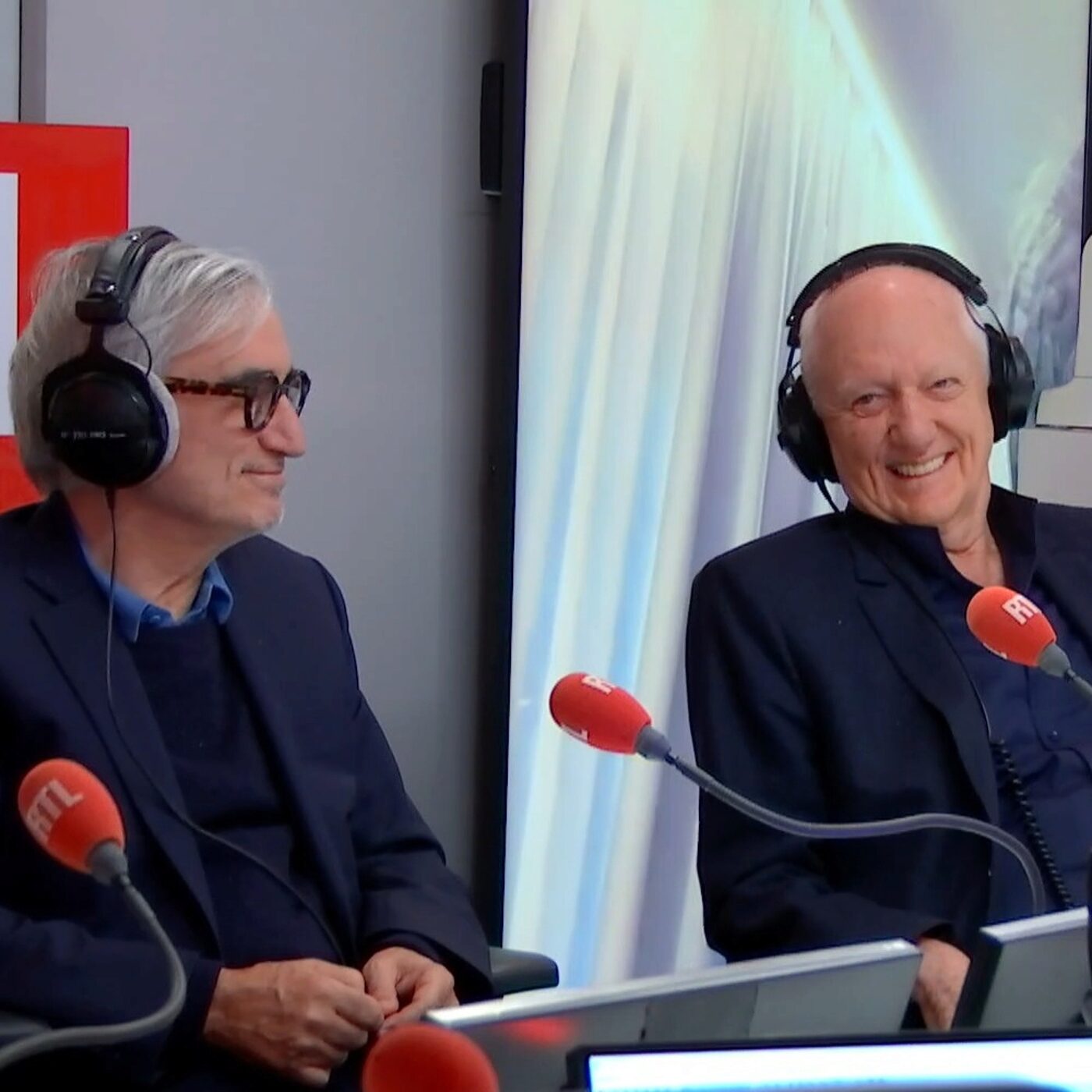 "S'il choisit l'argent, la politique c'est fini" : sur RTL, les journalistes Maurice Szafran et Nicolas Domenach évoquent l'avenir de Macron "S'il choisit l'argent, la politique c'est fini" : sur RTL, les journalistes Maurice Szafran et Nicolas Domenach évoquent l'avenir de Macron