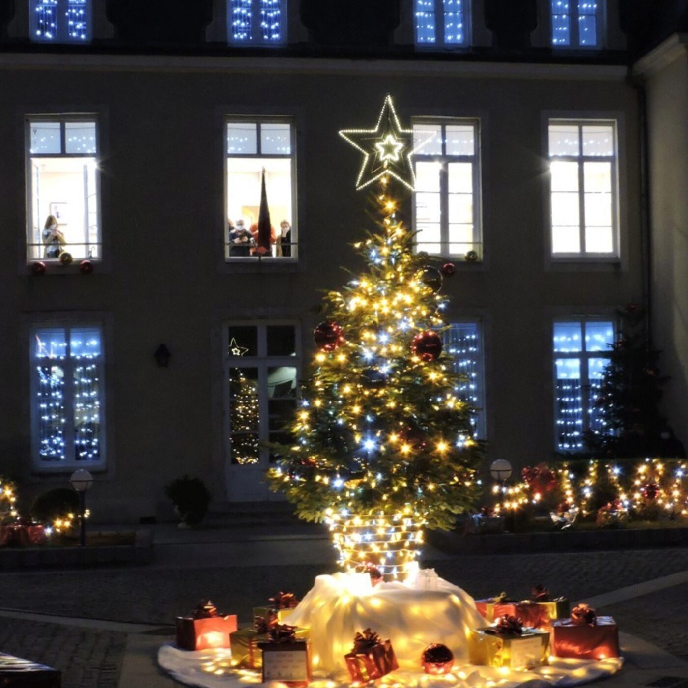 Le sapin de Noël et le projet " Christmas Choose Box " episode artwork