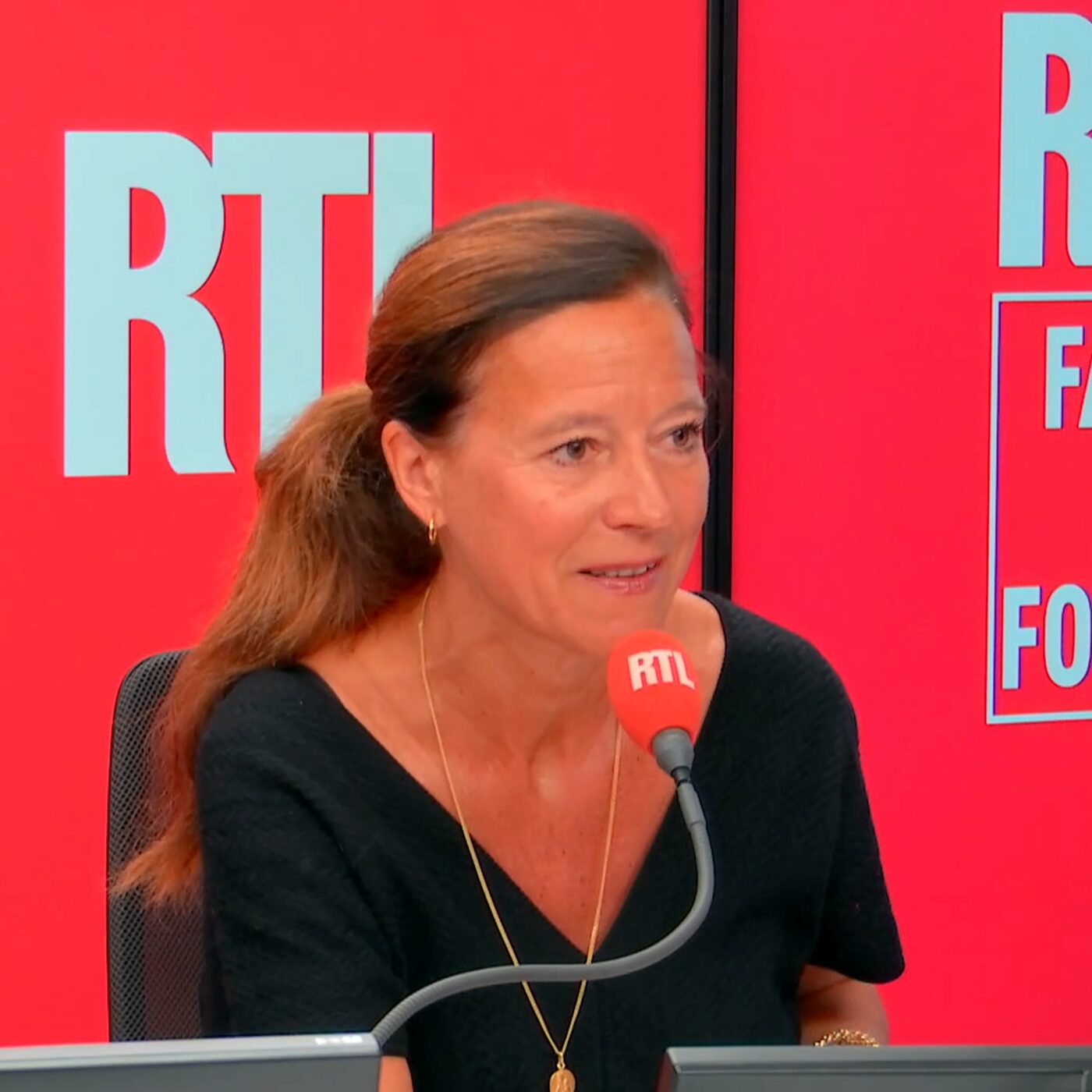 Clémence Badault, journaliste, dévoile son enquête sur le prestigieux collège Stanislas : "Ils ne tirent aucune leçon" episode artwork
