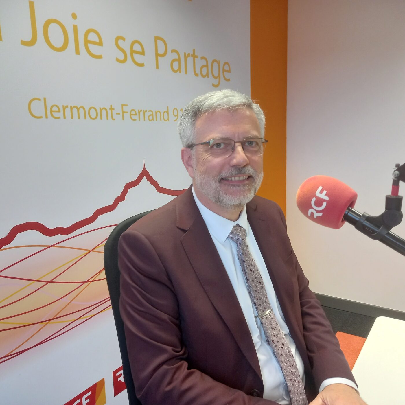 L'enseignement privé catholique résiste "plutôt bien" à la baisse démographique dans le Puy-de-Dôme et l'Allier selon Pierre Germain, son directeur diocésain episode artwork