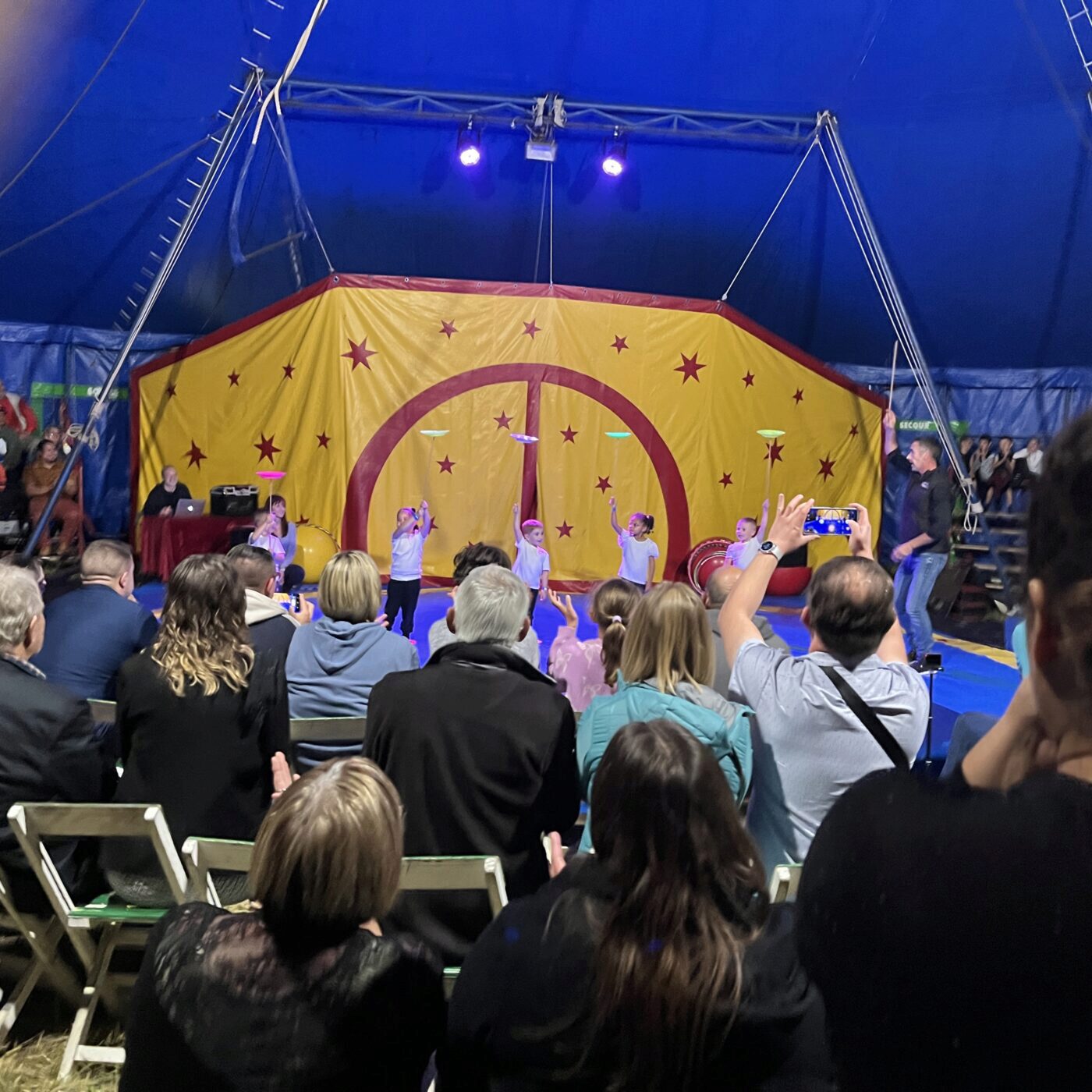 Mailly-le-Camp (Aube) : Une école de cirque en milieu rural episode artwork