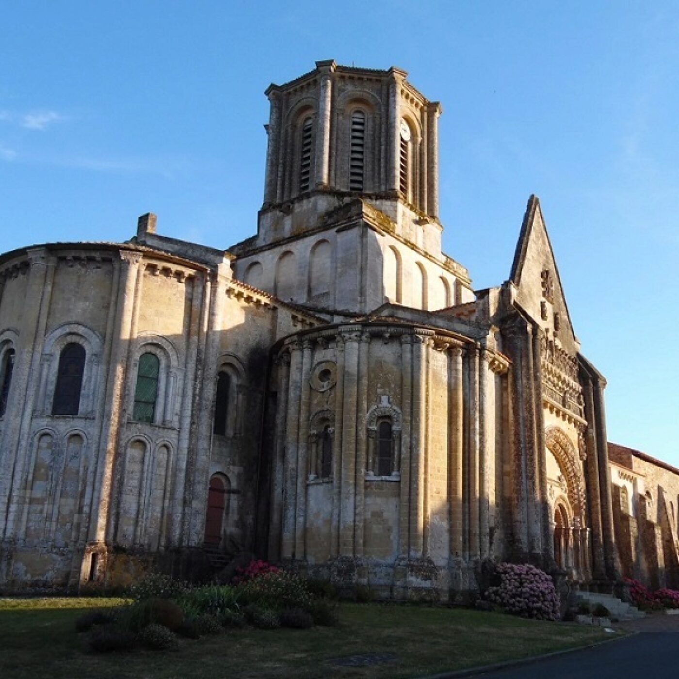Vouvant, ses remparts, sa tour Mélusine, son église et son orgue ! episode artwork