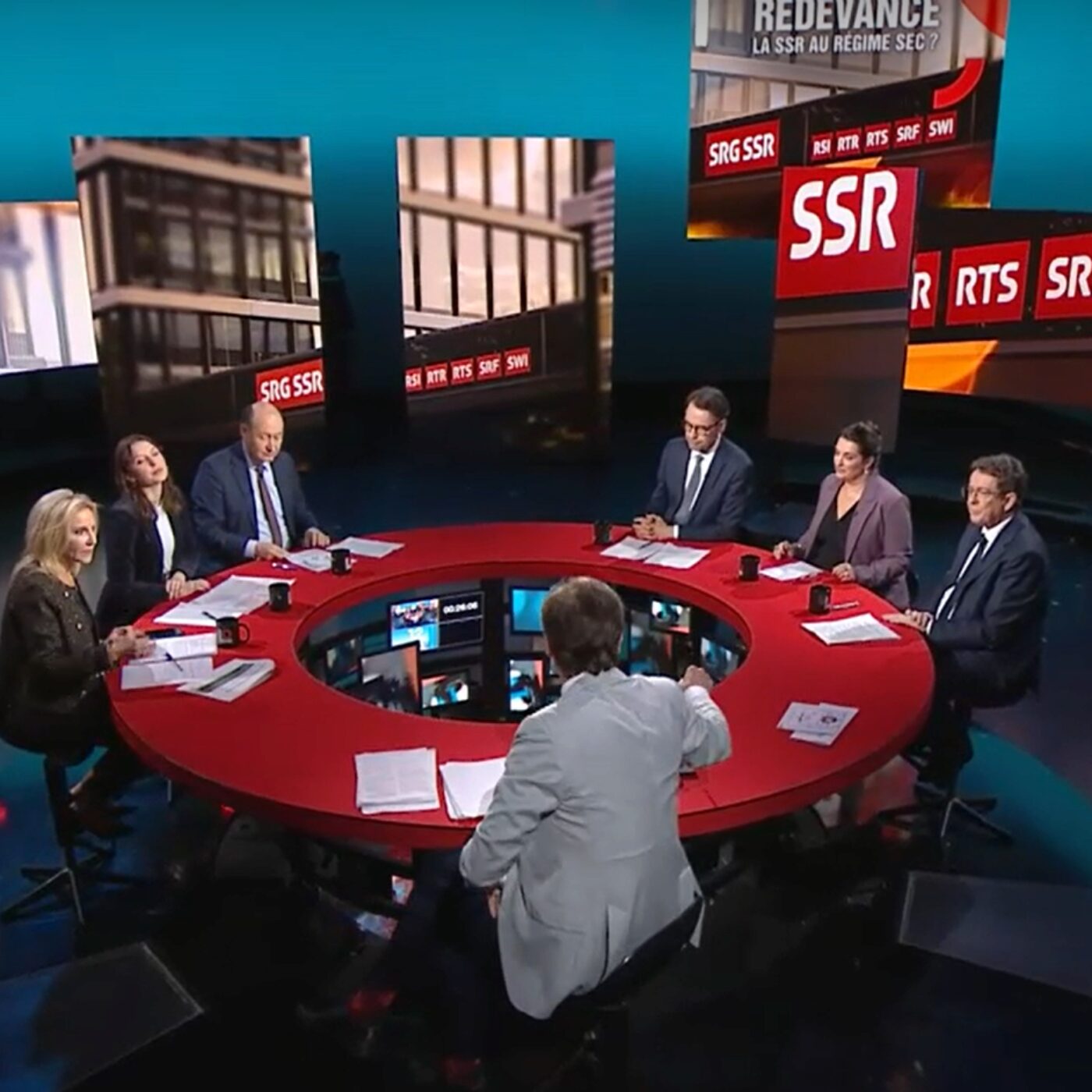 Audiovisuel public 4/5 - Juge et partie Audiovisuel public 4/5 - Juge et partie