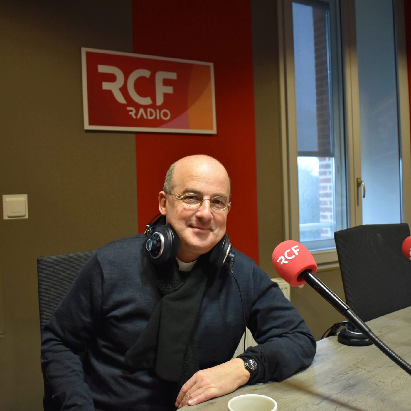 Père Emmanuel d'Andigné, curé de la paroisse Saint Charles de Foucauld episode artwork