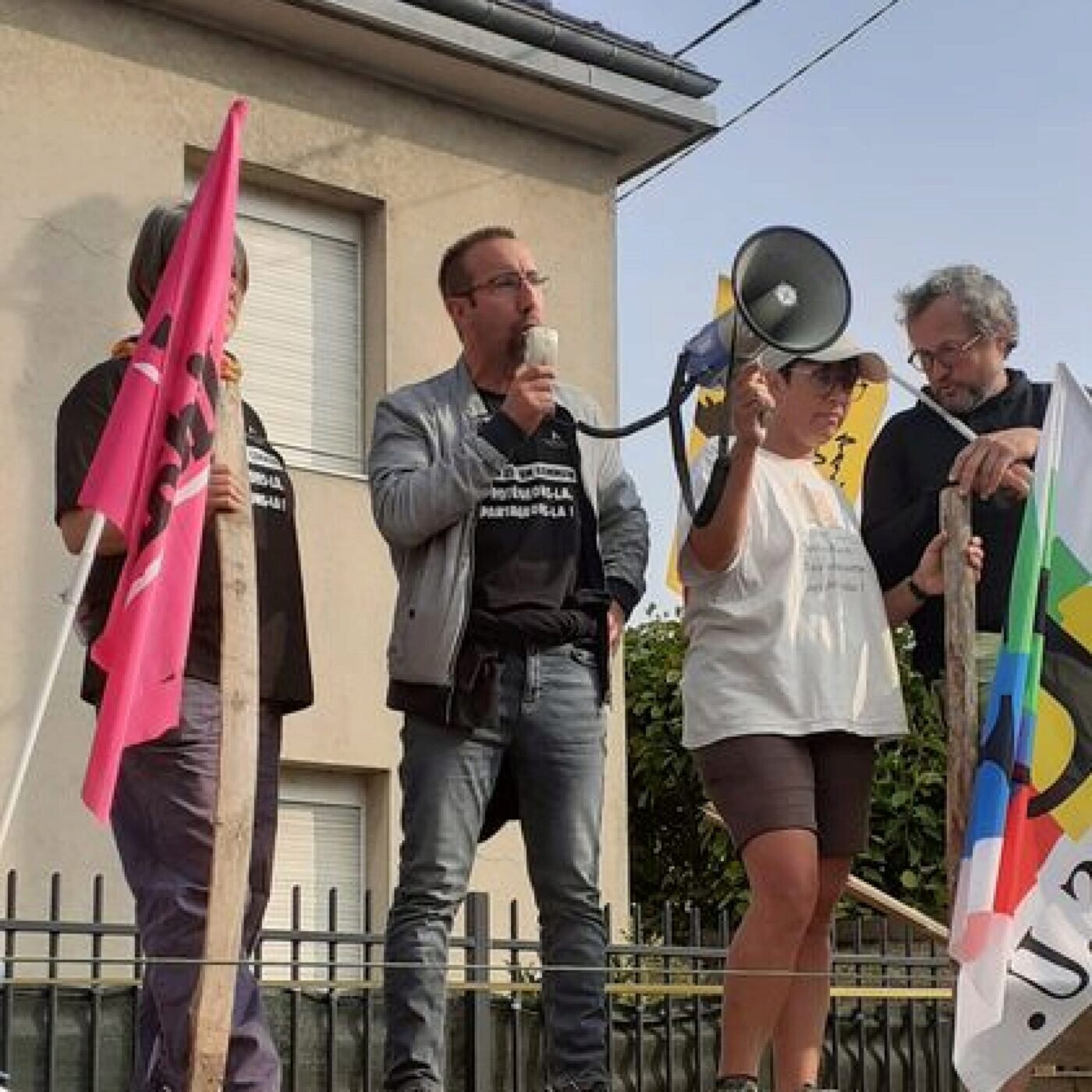 La mobilisation de la Confédération paysanne devant la gendarmerie de Dole episode artwork