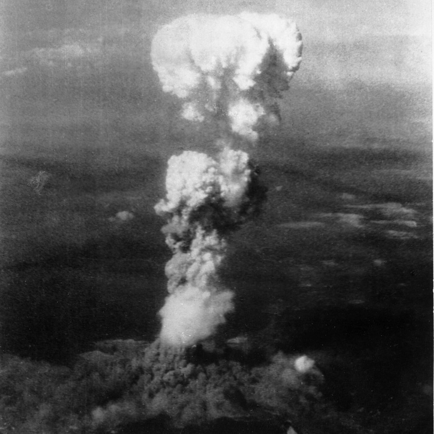 6 août 1945: Hiroshima est pulvérisée par la première bombe atomique episode artwork