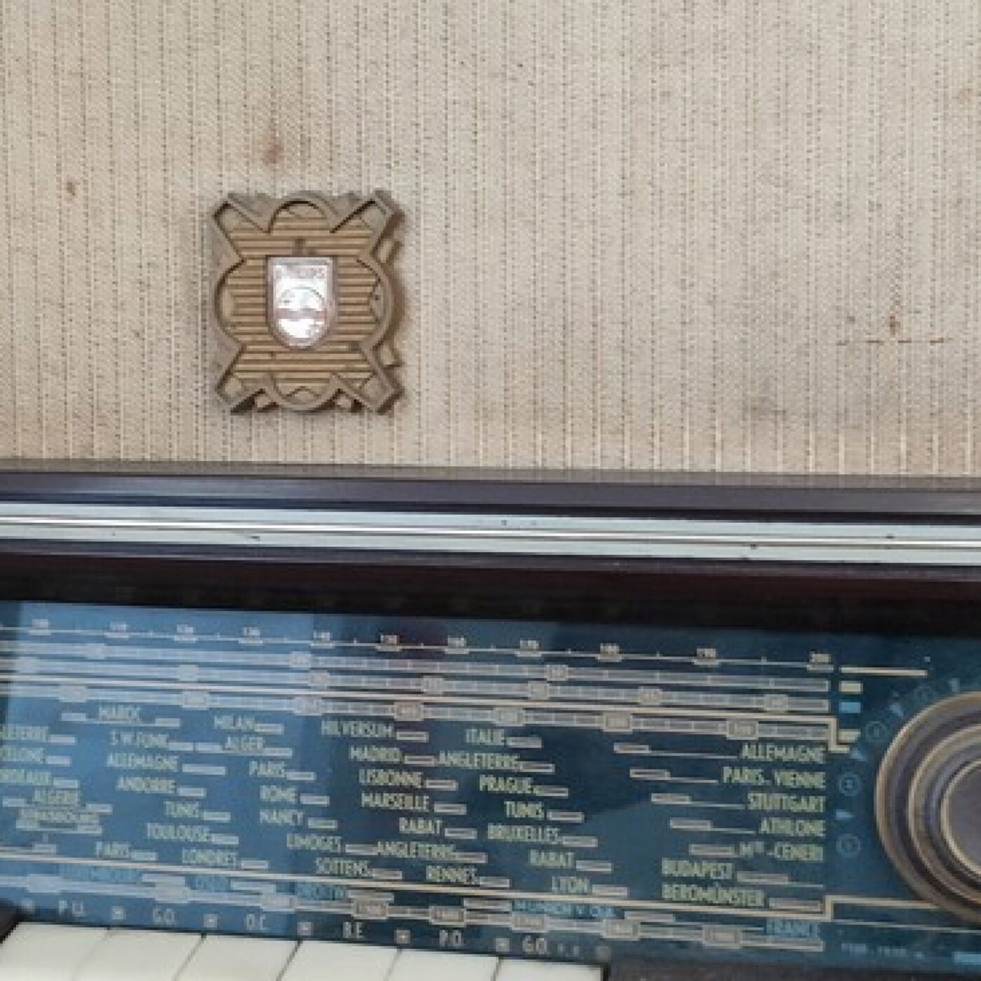 Entre casque et micro l'histoire de la radio en France