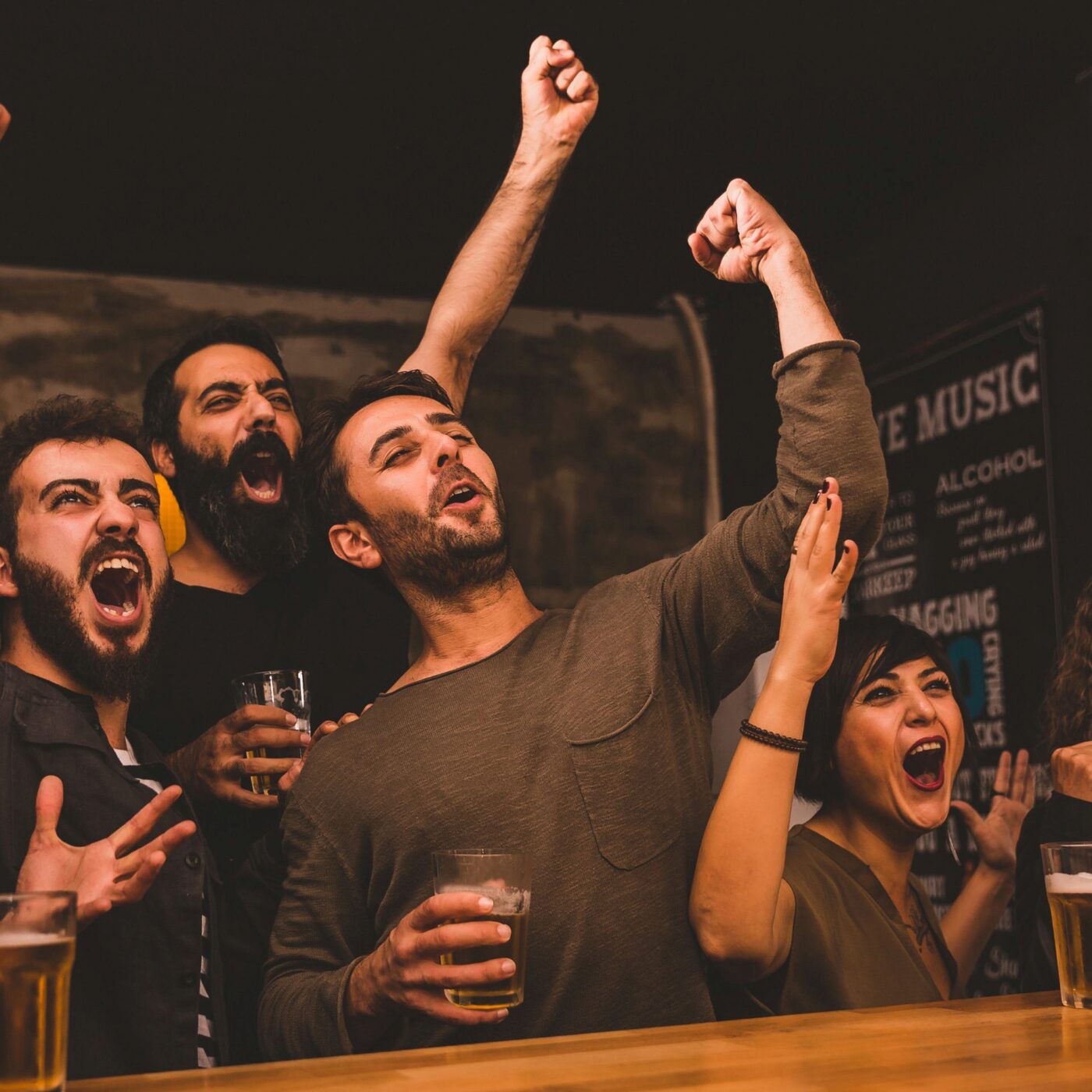 Saviez-vous que, au plus la musique va fort, au plus les gens boivent, démonstration :