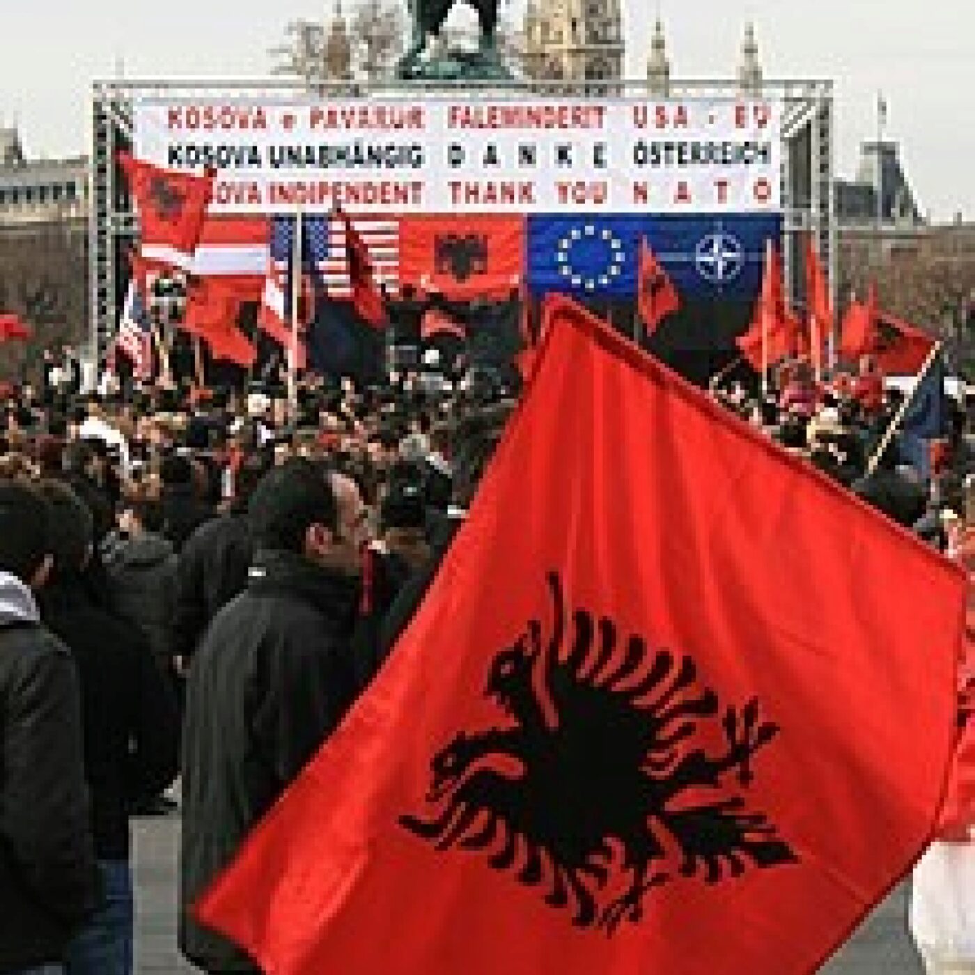 17 février 2008: Le Kosovo proclame son indépendance episode artwork
