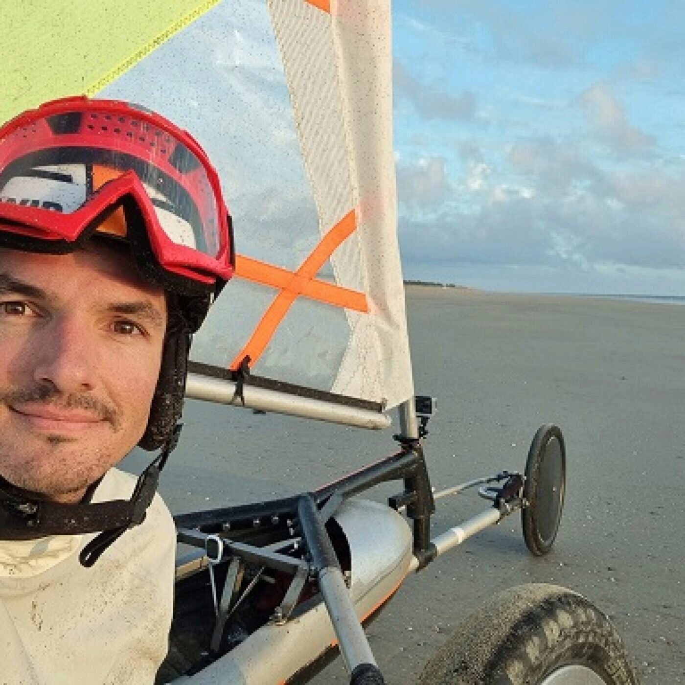 Le Vendéen Franck Le Vaillant est triple champion d'Europe de char à voile episode artwork