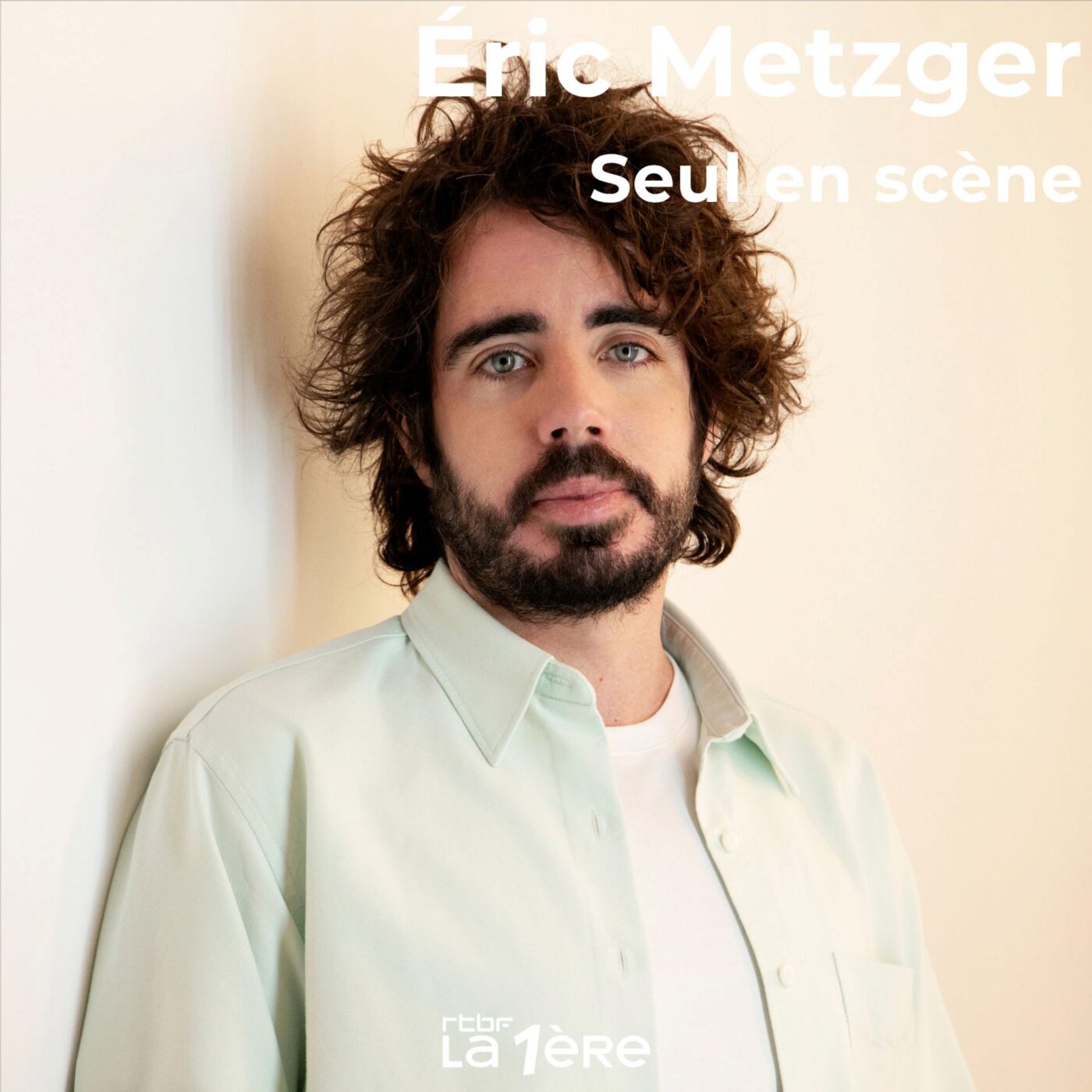 Éric Metzger et "Seul en scène" : Un roman sur l’artiste de stand-up