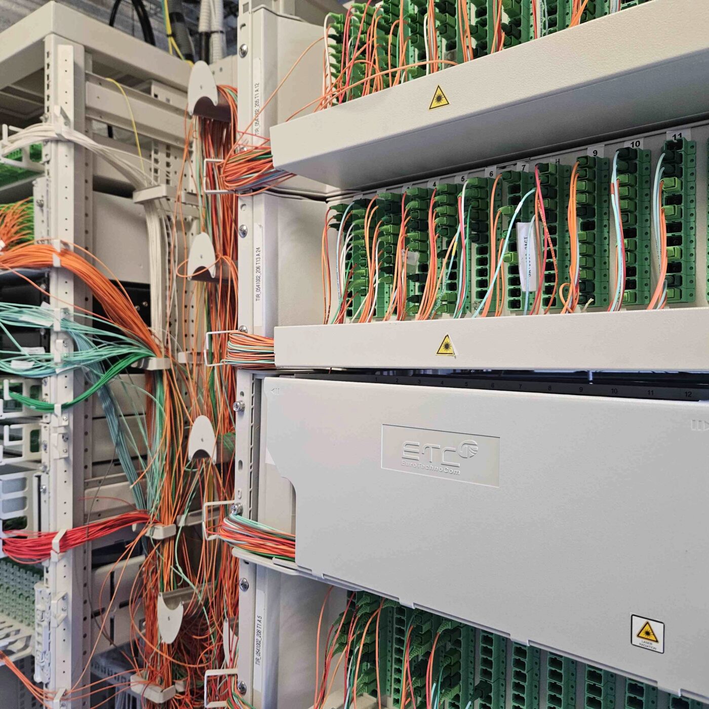 Haute-Savoie : plusieurs millions d'euros pour rénover le réseau de fibre optique, déjà vandalisé  episode artwork
