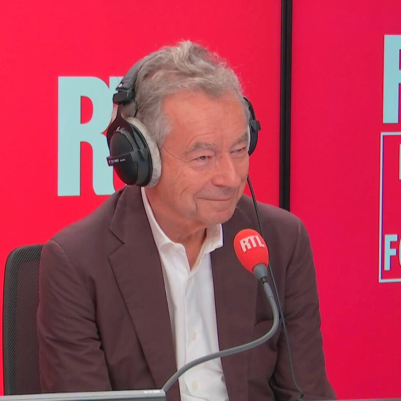 Michel Denisot, figure du Canal+, dit "comprendre" les craintes des signataires mais regrette la forme de la tribune anti-Bolloré episode artwork