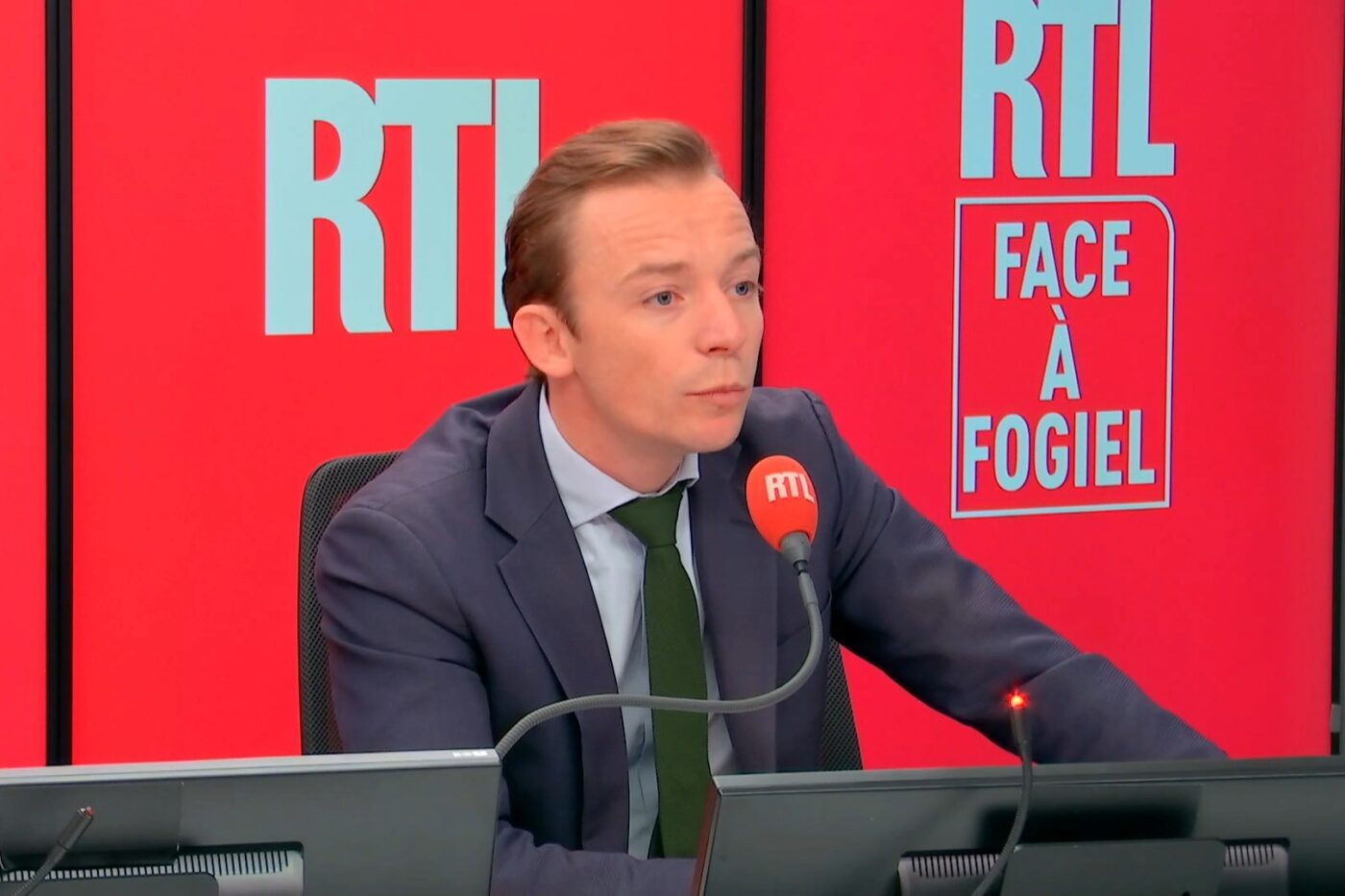 "C'est effrayant" : sur RTL, le directeur adjoint de "Valeurs actuelles" Charles Sapin dénonce "une minorité radicalisée et des grognons" à Radio France
