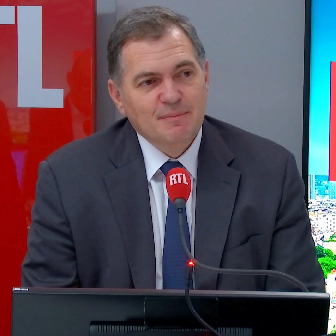 "Les passagers n'ont pas été en insécurité" : sur RTL, le ministre des Transports évoque un "incident désagréable" après l'atterrissage en urgence d'un vol Paris-Ajaccio episode artwork