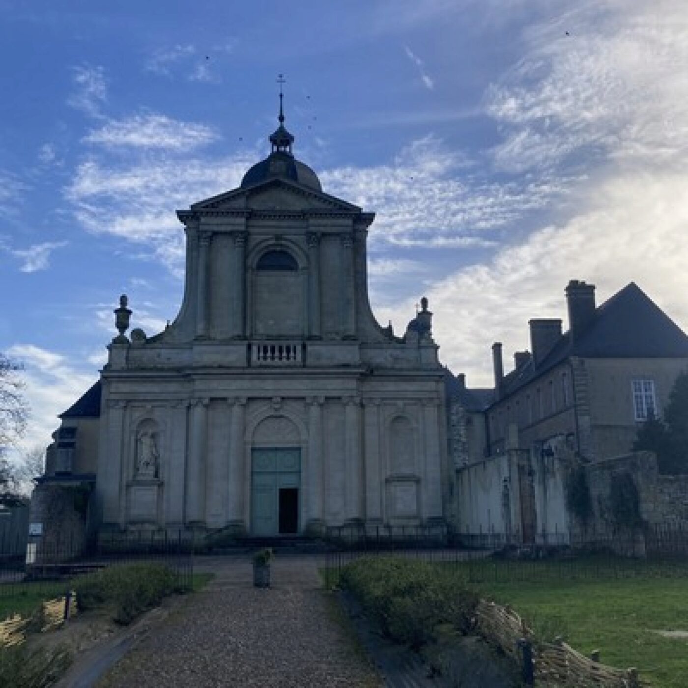 Abbaye de Mondaye 1 : le chantier de l'église episode artwork