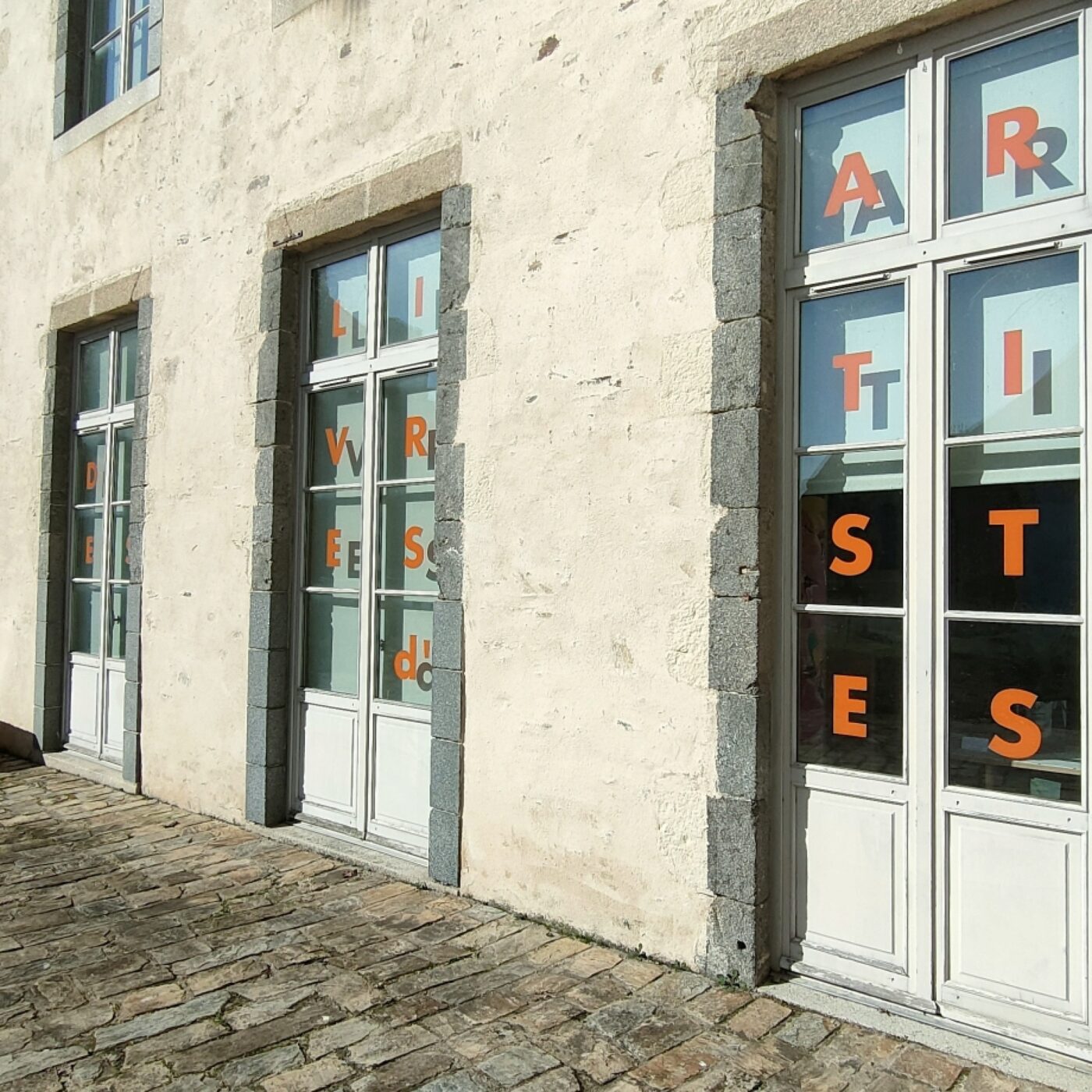  Exposition au Centre des livres de Saint-Yrieix episode artwork