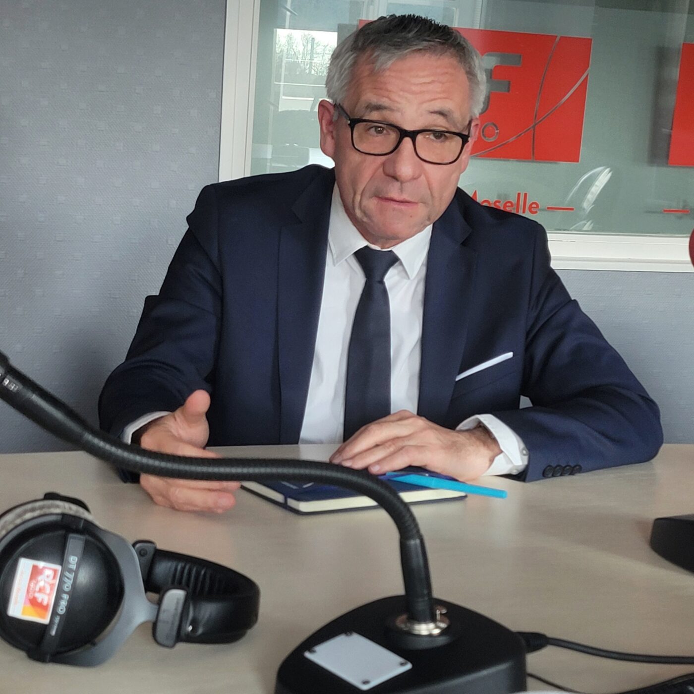 Politiquement vôtre