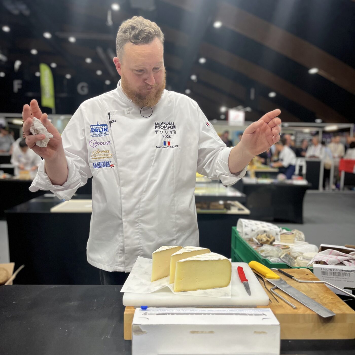 Les meilleurs fromagers du monde rassemblés à Tours episode artwork