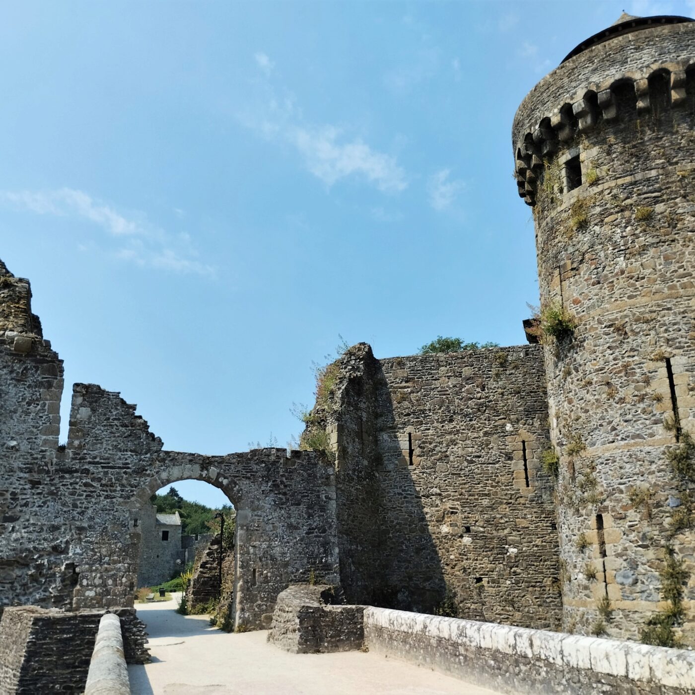 Fougères, la cité médiévale aux portes de la Bretagne episode artwork