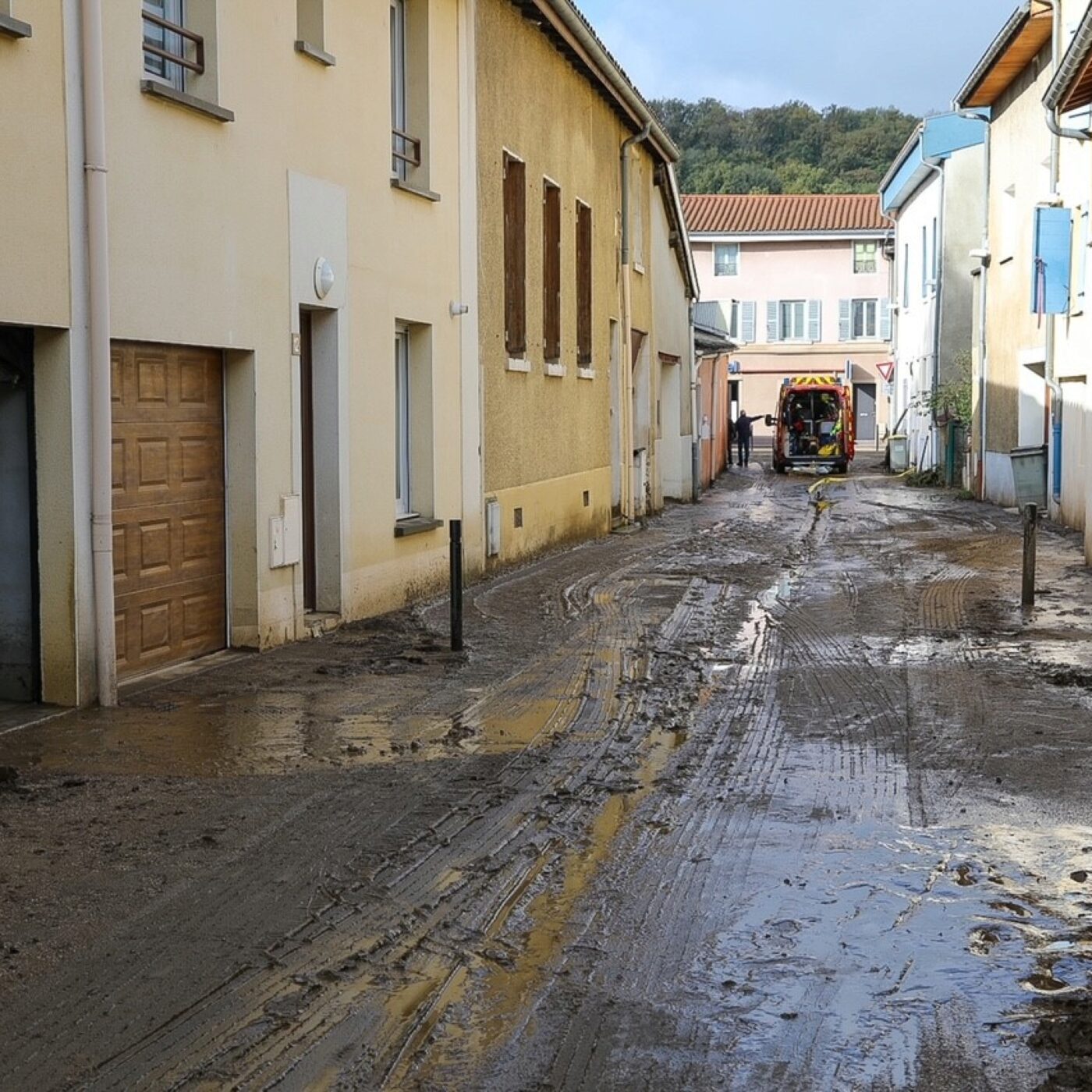 Inondations dans le Rhône : « On est à plus de deux millions d'euros » selon le président du département du Rhône Christophe Guilloteau episode artwork