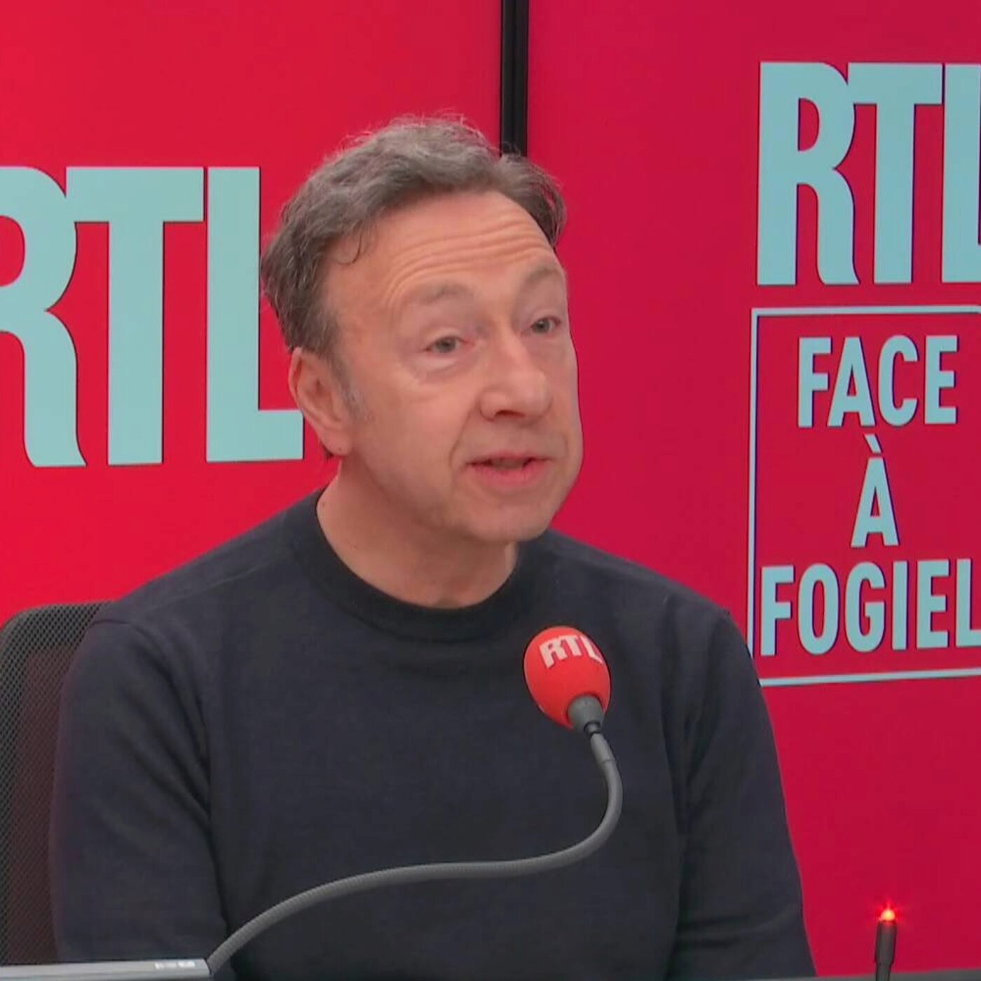 "Il sait que c'est un pervers" : Stéphane Bern assure que le roi Charles III "déteste" son frère, l'ex-prince Andrew, mis en cause dans l'affaire Epstein episode artwork