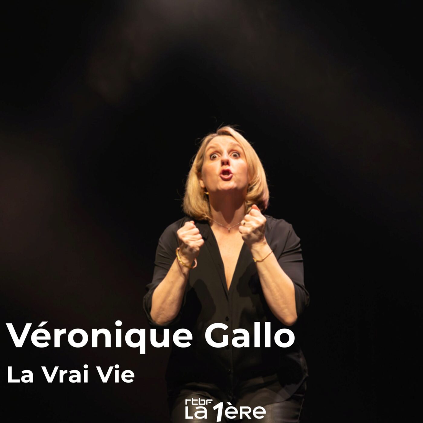 Véronique Gallo et "La vraie Vie" : Un spectacle qui clôt sa trilogie sur la vie et nous embarque dans un voyage à travers les hauts, les bas et surtout les aiguillages imprévus de nos existences