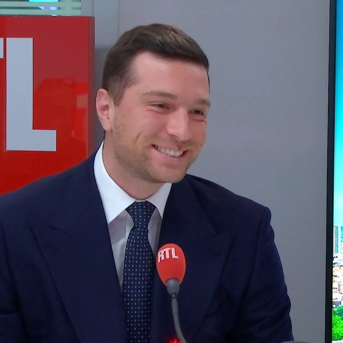 Jordan Bardella, président du RN, sur Donald Trump : "Je n'ai de fascination pour personne, encore moins pour un dirigeant étranger" Jordan Bardella, président du RN, sur Donald Trump : "Je n'ai de fascination pour personne, encore moins pour un dirigeant étranger"