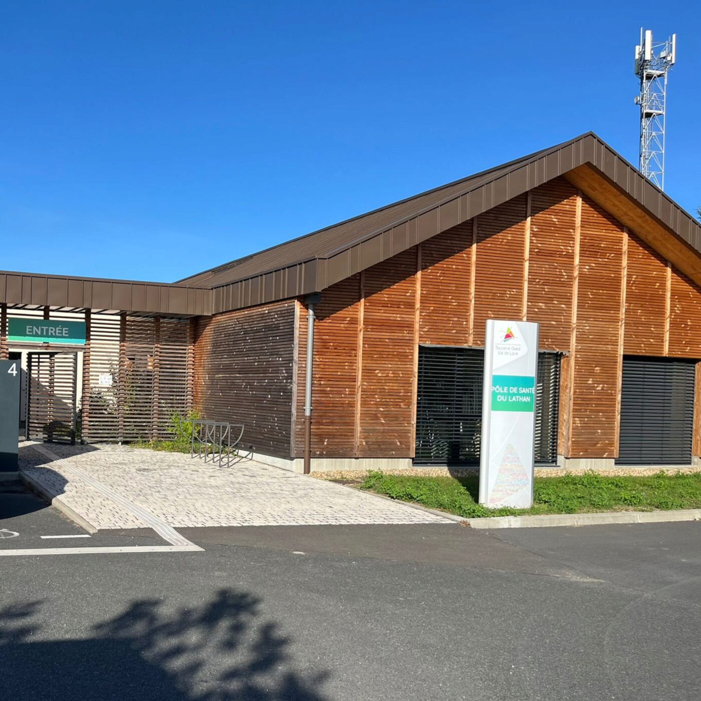 Savigné-sur-Lathan : une maison de santé sans médecin episode artwork