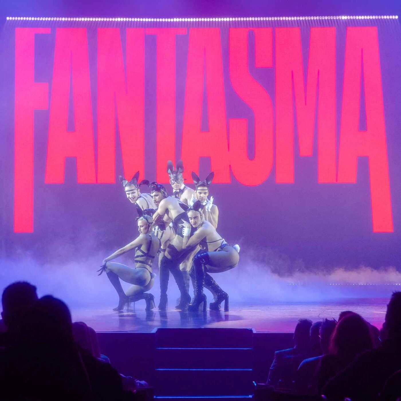 Nova Y Va au Fantasma Circus Erotica episode artwork
