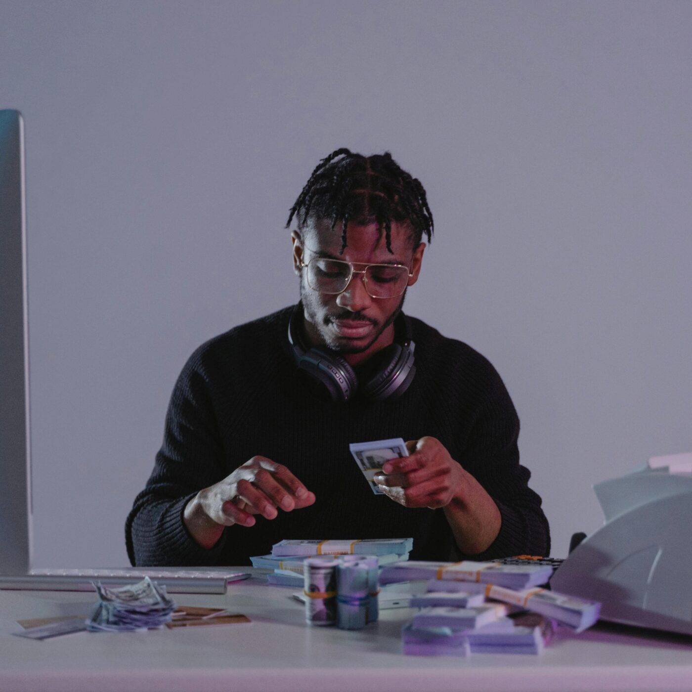 Qui est assez fou pour gagner de l'argent et le donner aux autres ?