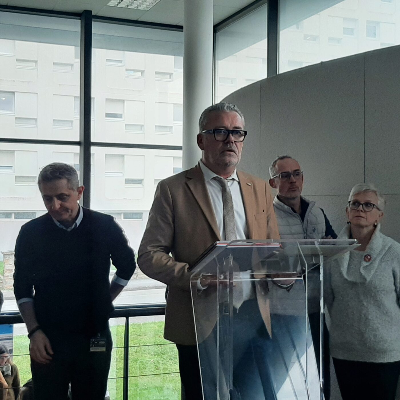 Pascal Olivard : "l'État ne nous dote pas à la hauteur de ce que nous sommes" episode artwork