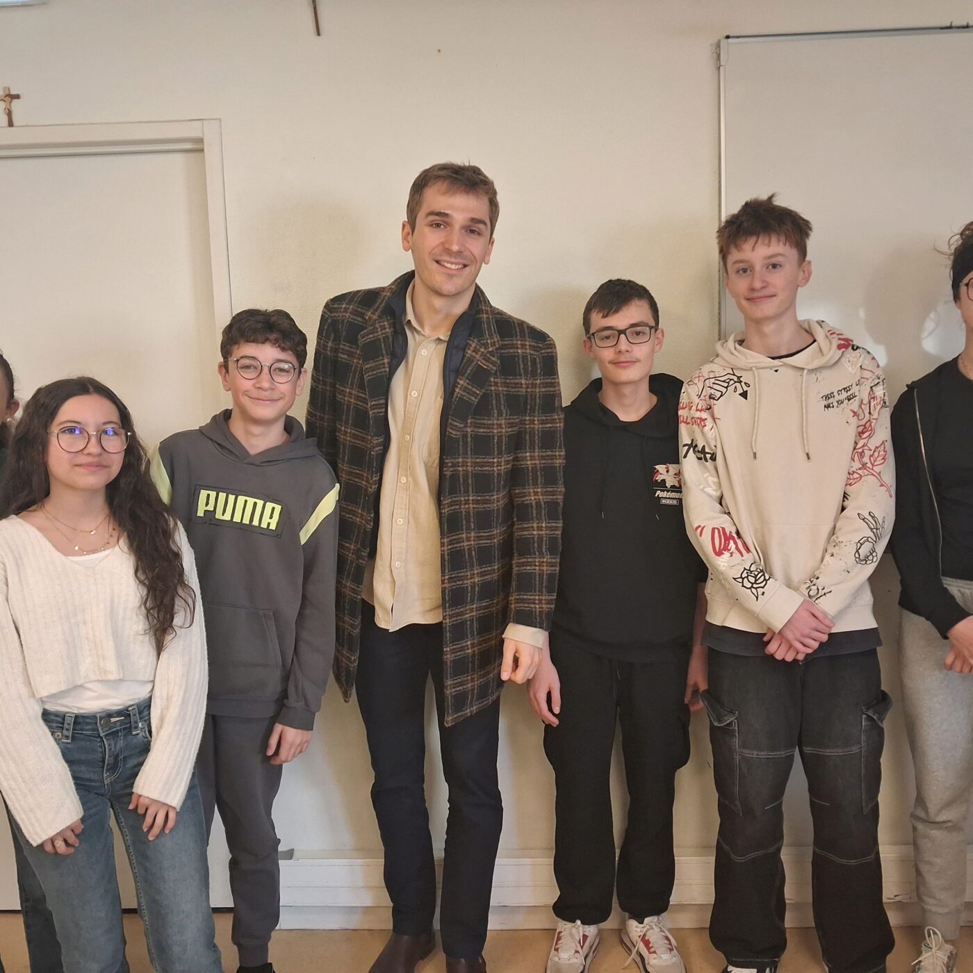 Tom Wouda face aux enfants du collège Saint-Joseph episode artwork