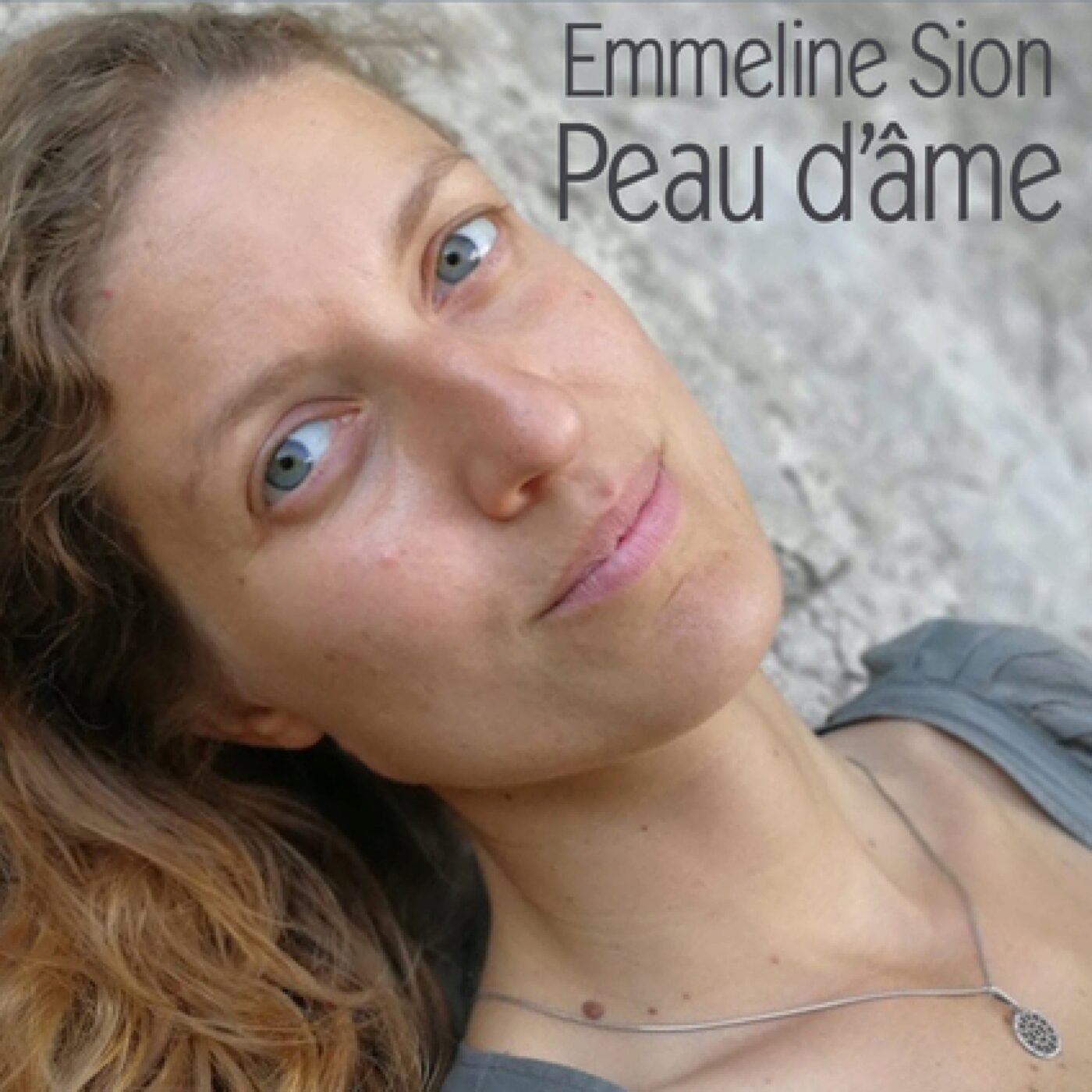 "Peau d'âmes" premier album pour Emmeline Sion episode artwork
