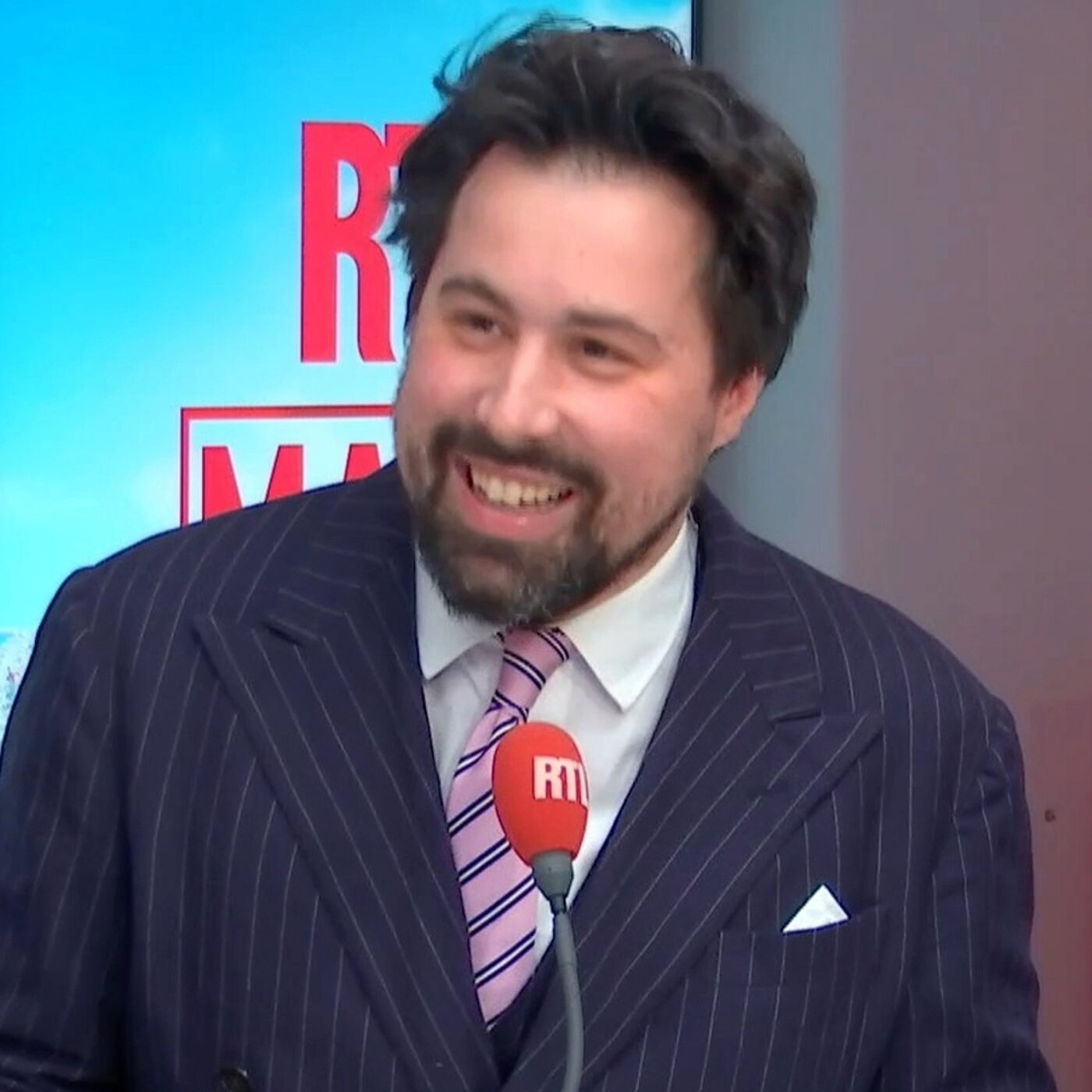 L'oeil d'Alex Vizorek - Philippe-Audrey Larrue Saint-Jacques : "Qu'elle est belle, la résilience du peuple français face à ce que l'Histoire retiendra comme le grand blizzard de 3 cm" L'oeil d'Alex Vizorek - Philippe-Audrey Larrue Saint-Jacques : "Qu'elle est belle, la résilience du peuple français face à ce que l'Histoire retiendra comme le grand blizzard de 3 cm"