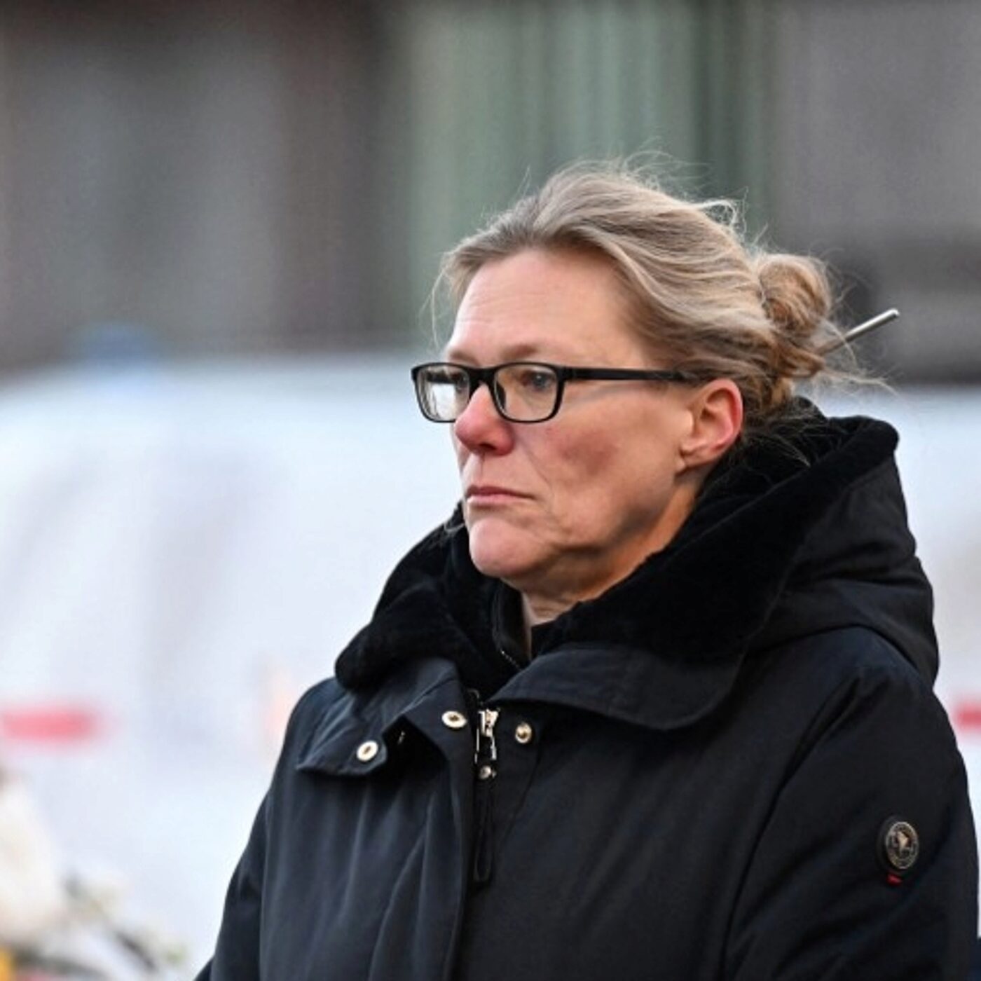 Beatrice Pilloud, procureur générale du Valais, explique pourquoi les gérants français du bar de Crans-Montana ne sont pas en détention episode artwork